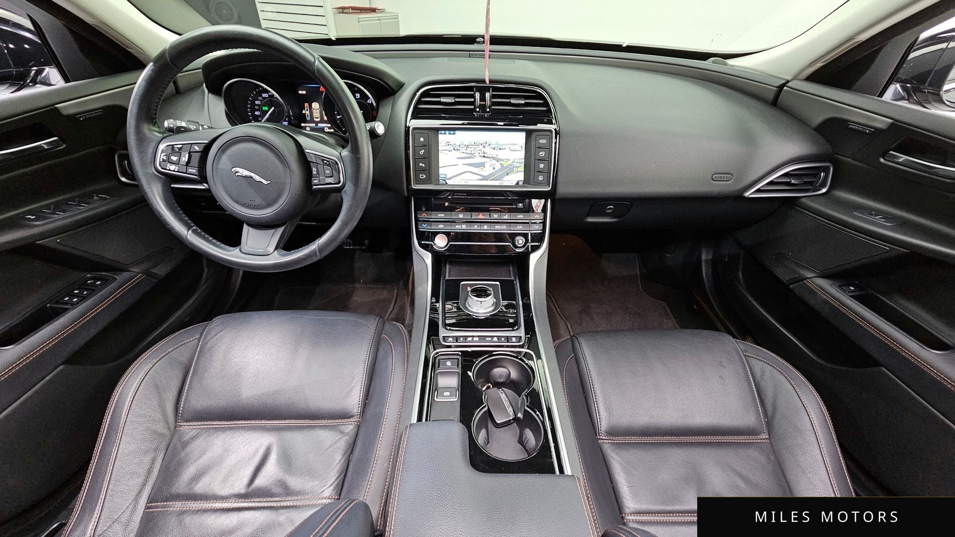 Jaguar XE 2016 — миниатюра 7