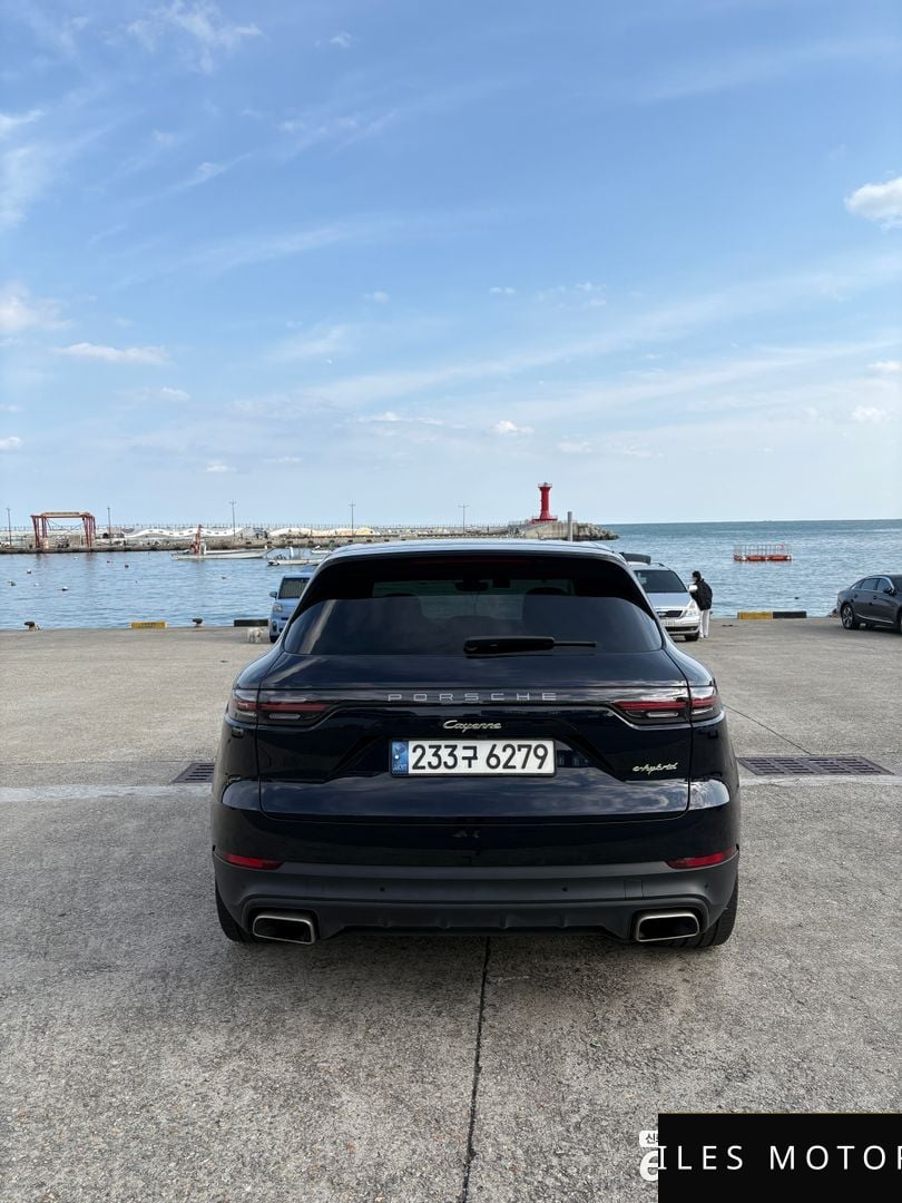 Porsche Cayenne 2019 — миниатюра 2