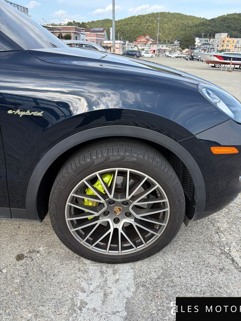 Porsche Cayenne 2019 — миниатюра 5