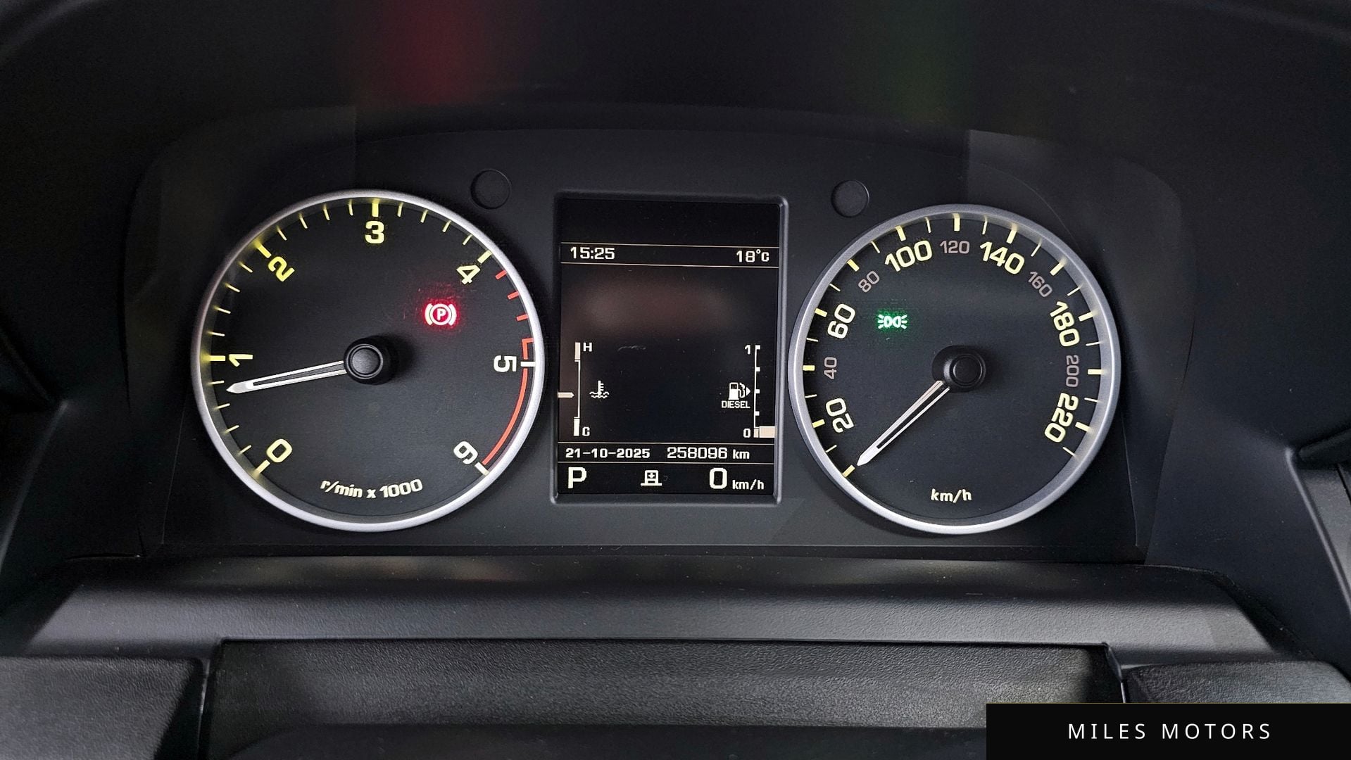 Land Rover Discovery 2012 — миниатюра 8
