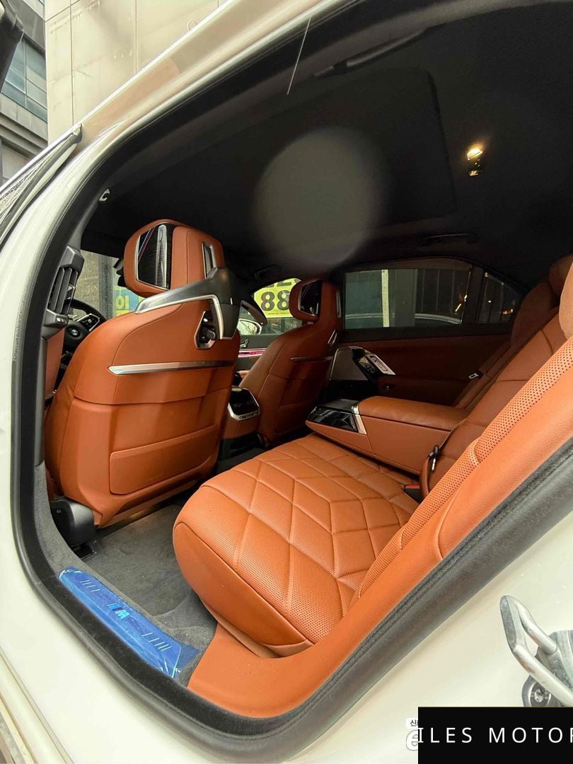 BMW 7 Series (G70) 2025 — миниатюра 7