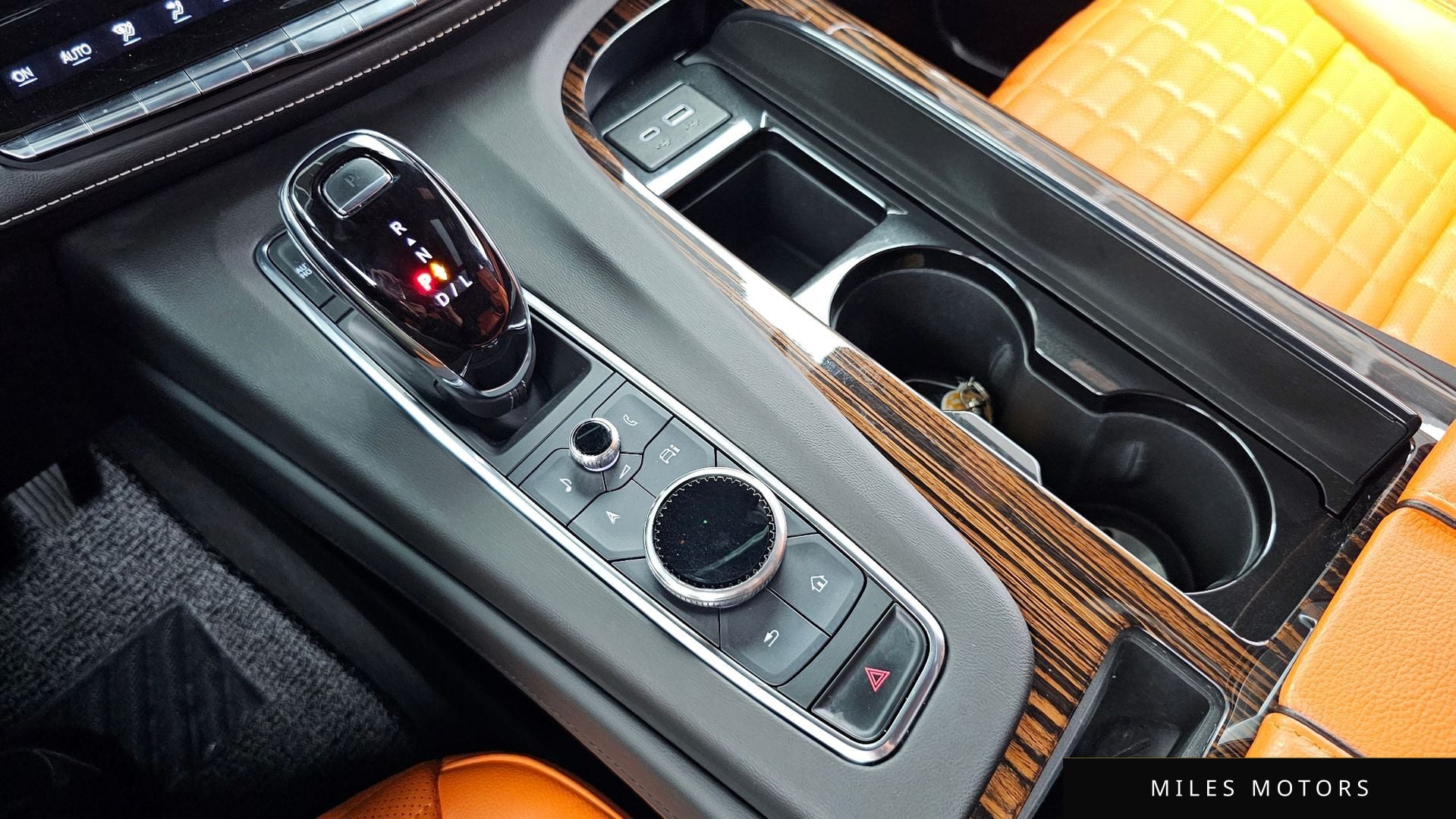 Cadillac Escalade 2022 — миниатюра 9