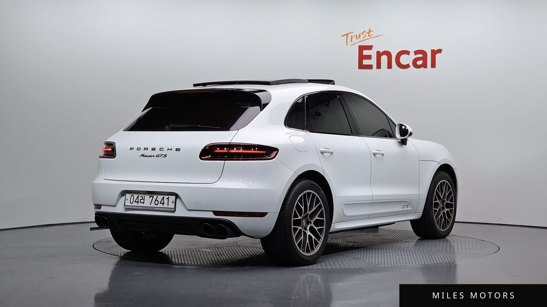 Porsche Macan 2018 — миниатюра 2