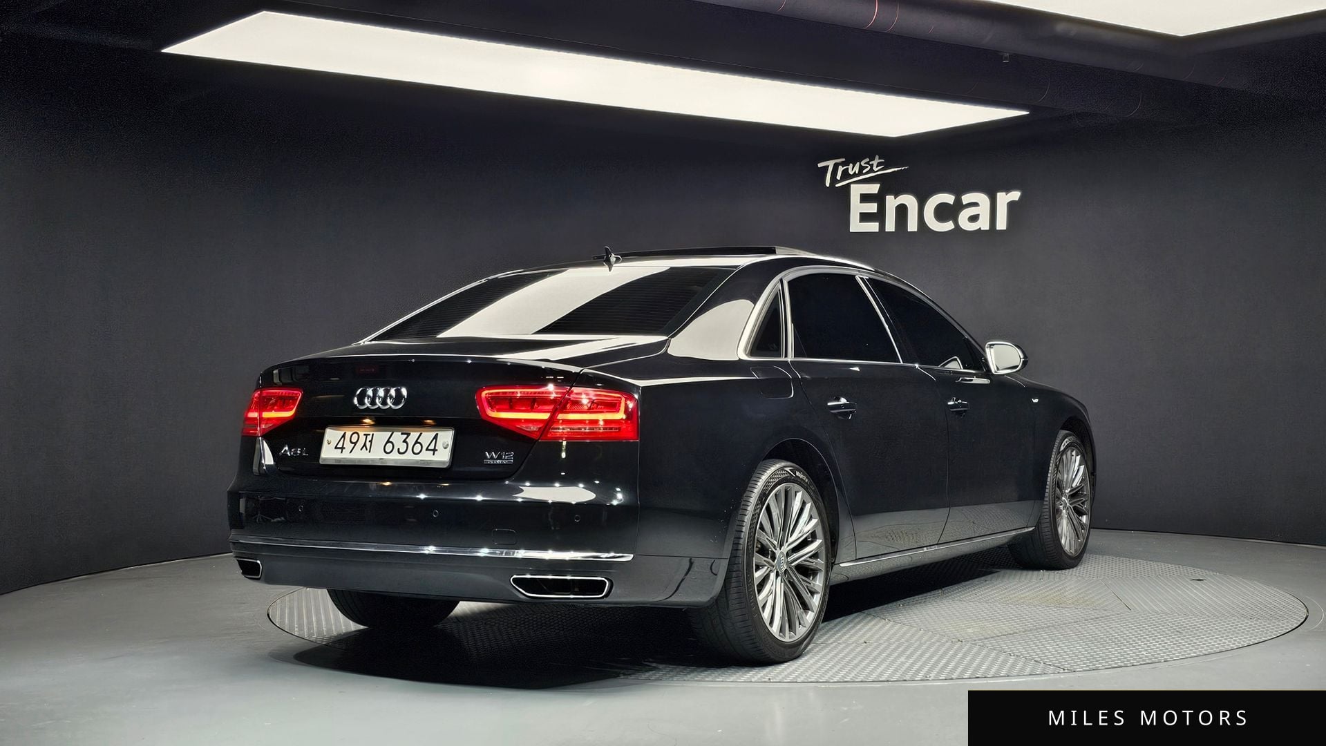 Audi A8 2011 — миниатюра 2