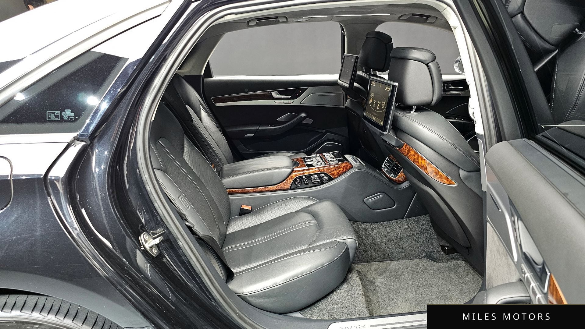 Audi A8 2011 — миниатюра 12