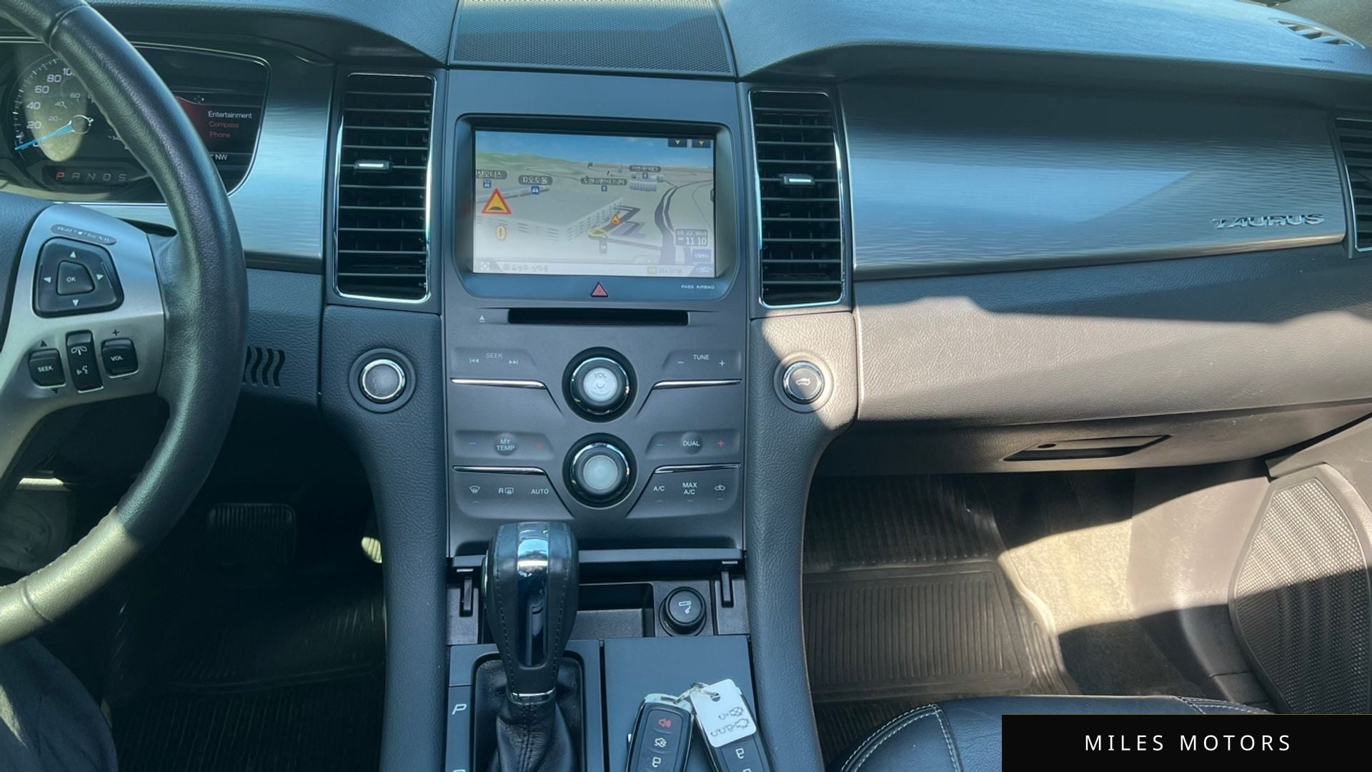 Ford Taurus 2015 — миниатюра 9