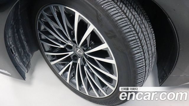 Лексус LS500 2024 — миниатюра 5