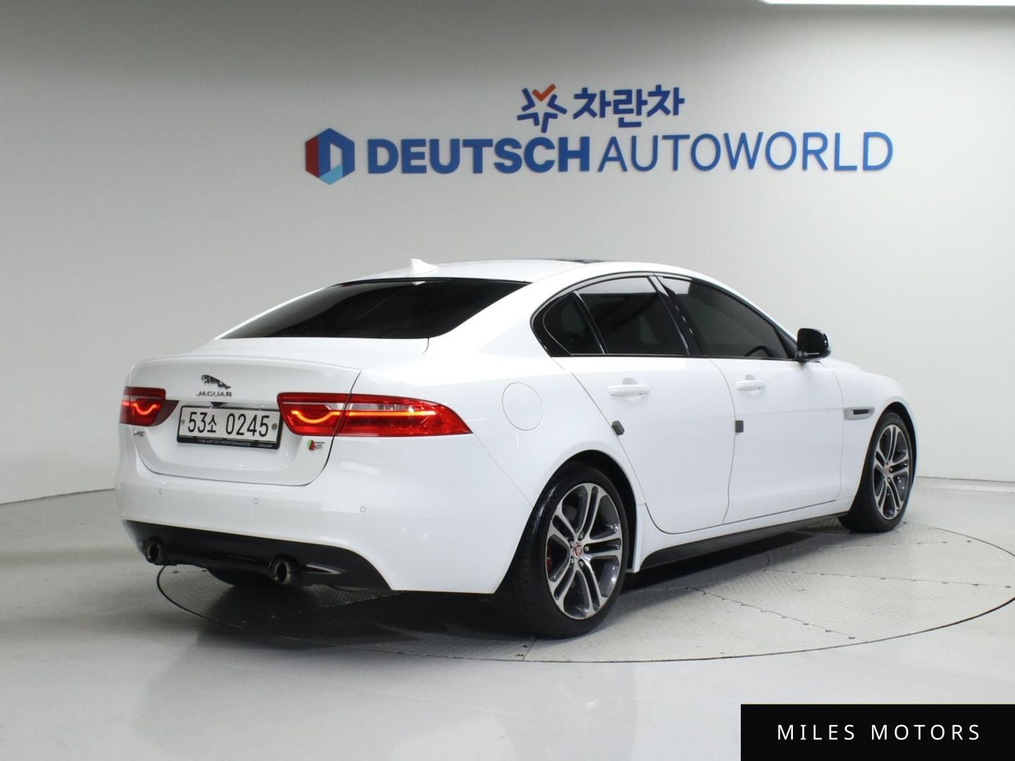Jaguar XE 2016 — миниатюра 2