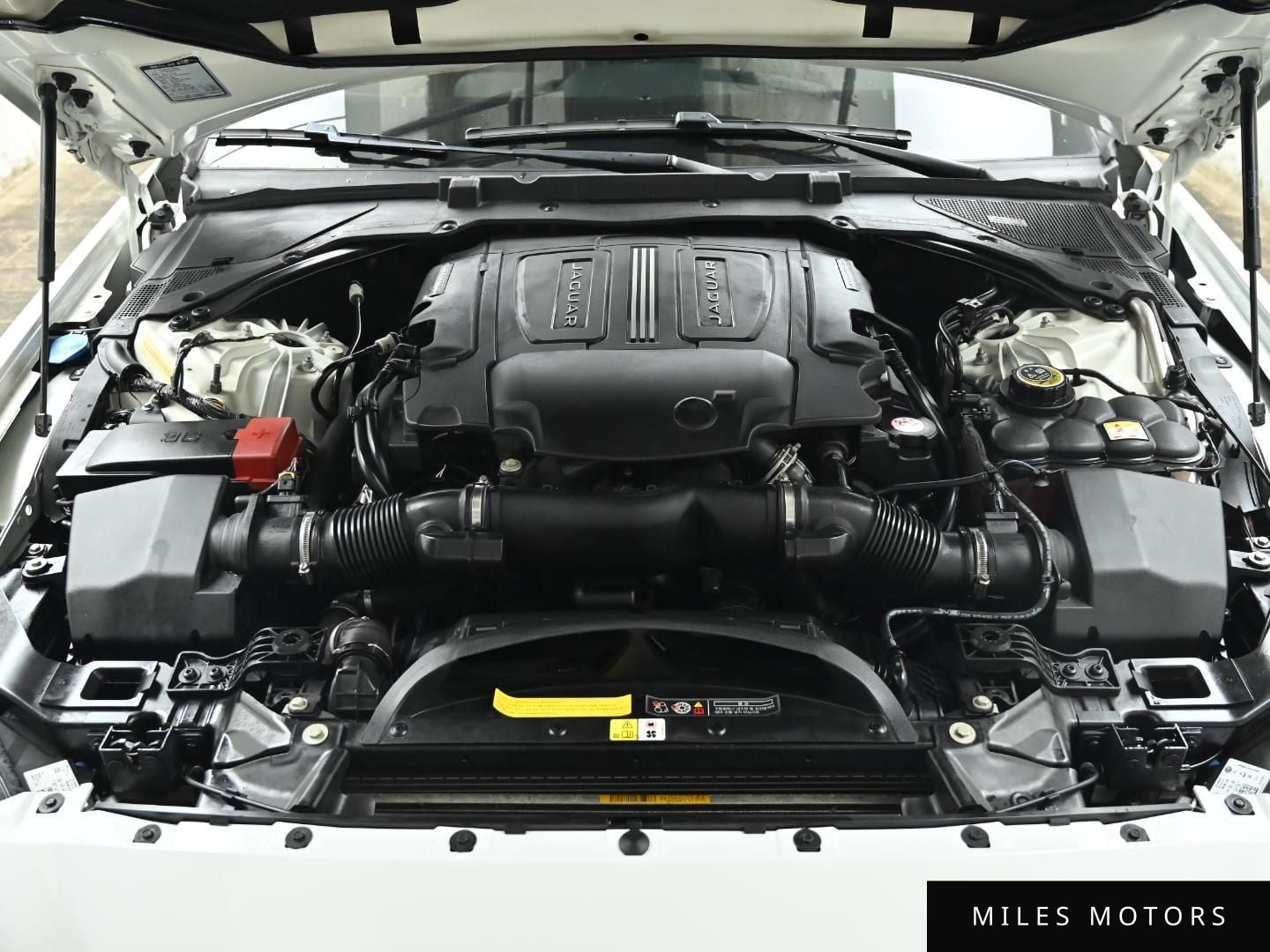 Jaguar XE 2016 — миниатюра 6