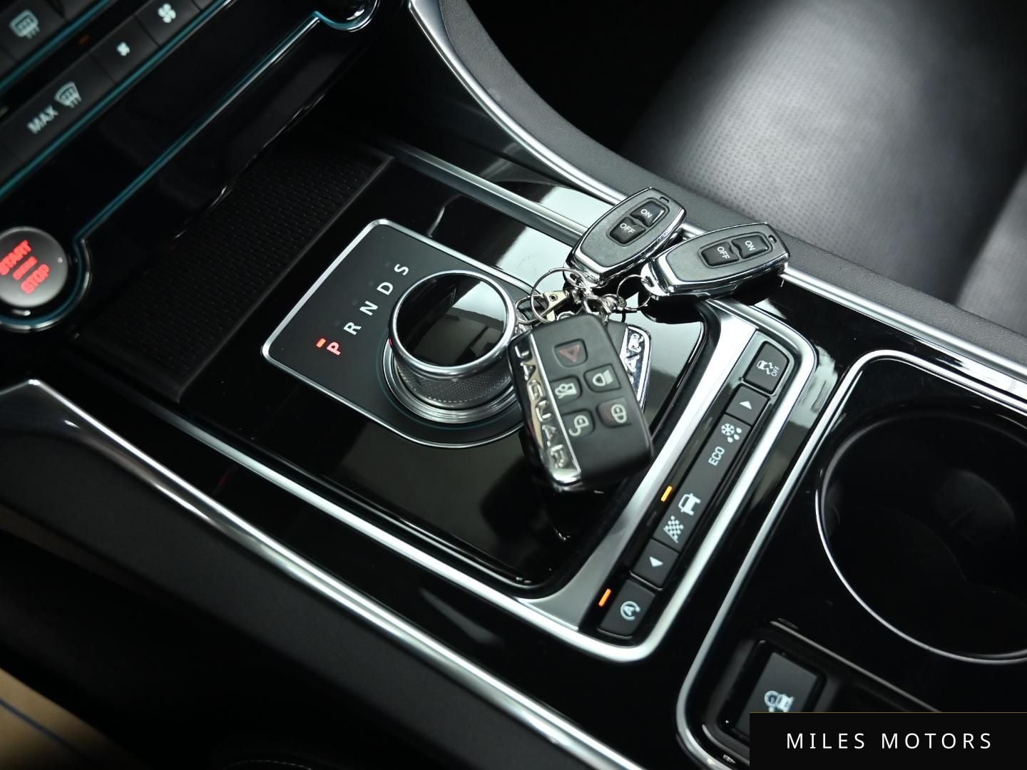 Jaguar XE 2016 — миниатюра 9