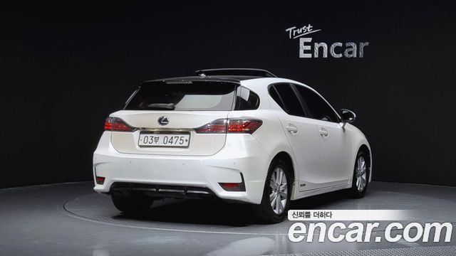 Лексус CT200h 2017 — миниатюра 2