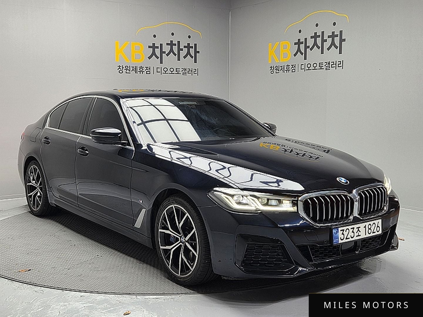 BMW 5 Series (G30) 2021 — миниатюра 3
