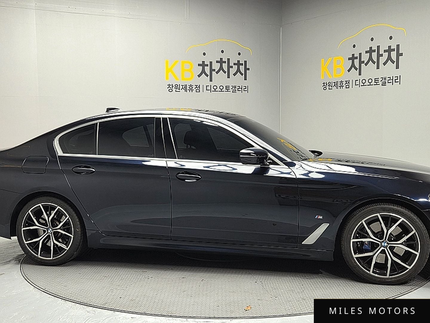 BMW 5 Series (G30) 2021 — миниатюра 4