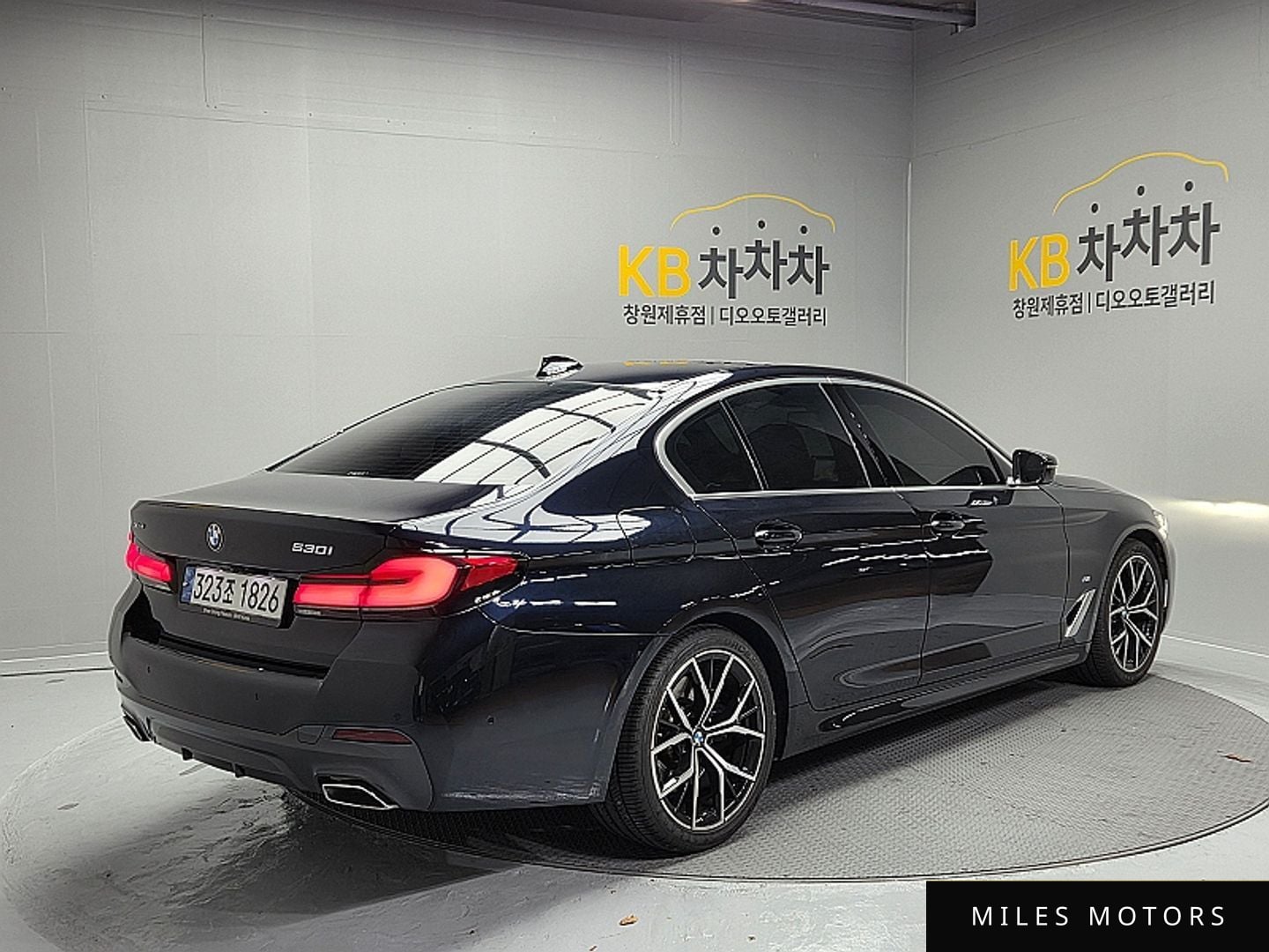BMW 5 Series (G30) 2021 — миниатюра 5