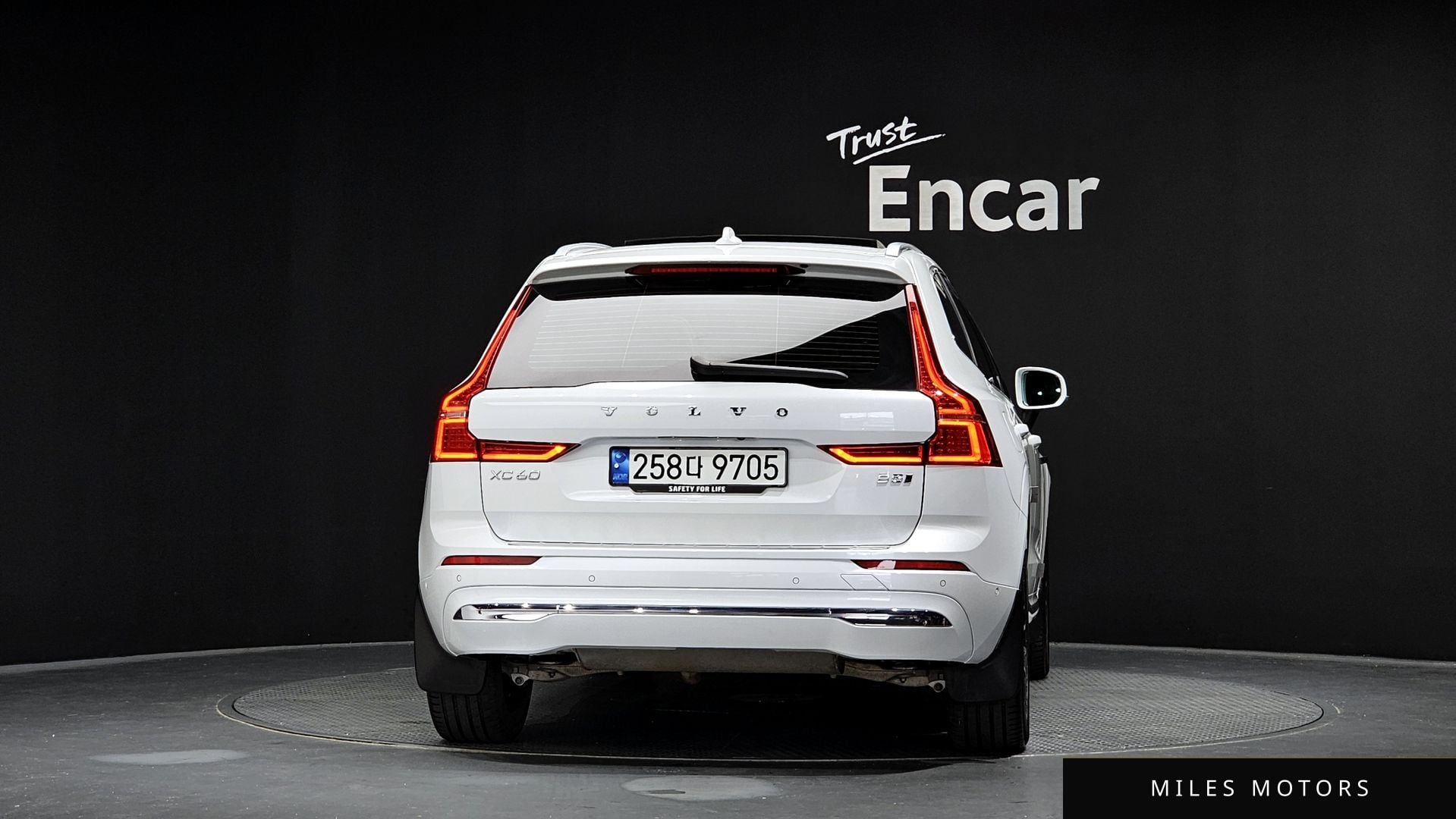 Volvo XC60 2023 — миниатюра 4