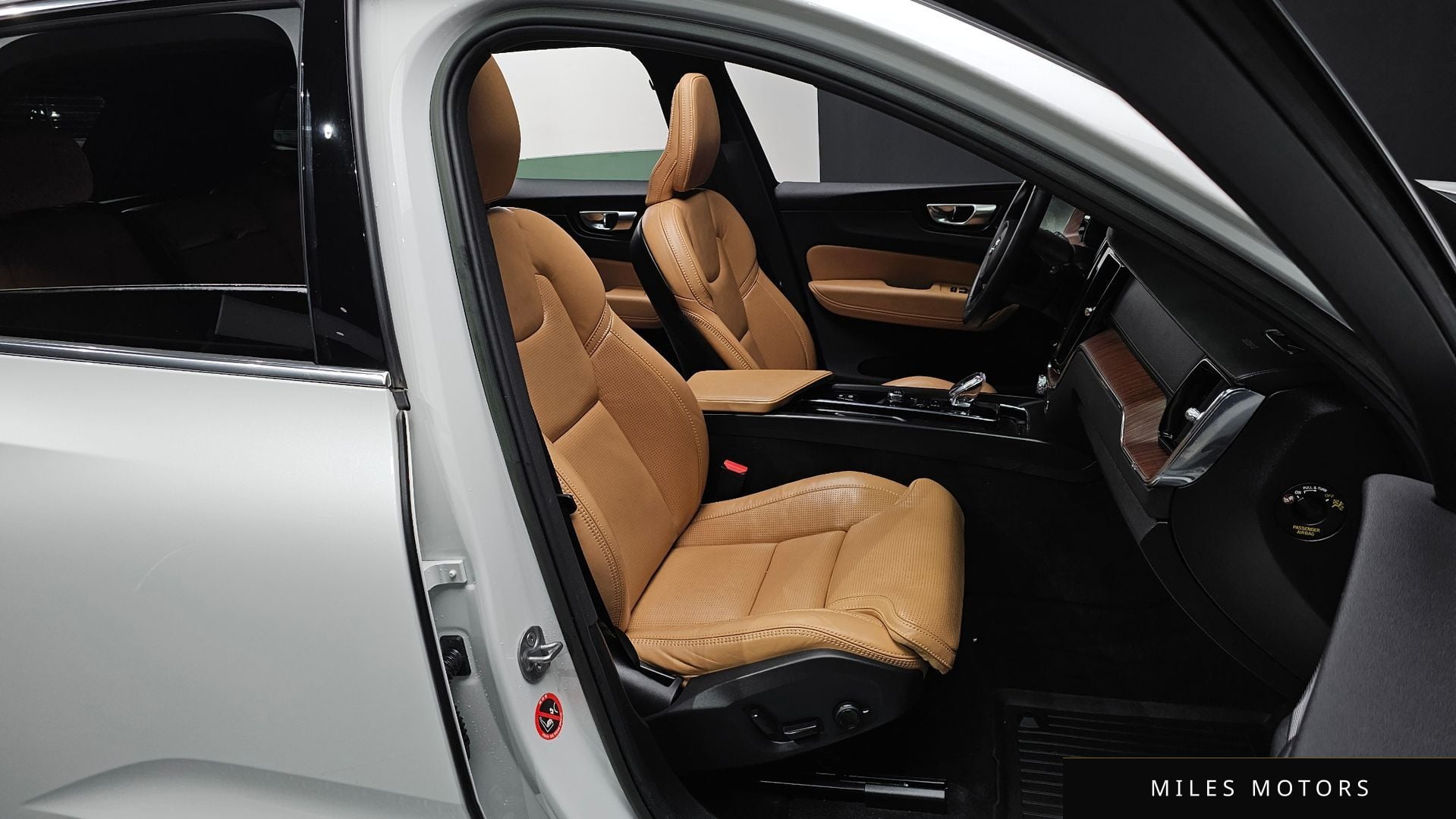 Volvo XC60 2023 — миниатюра 10