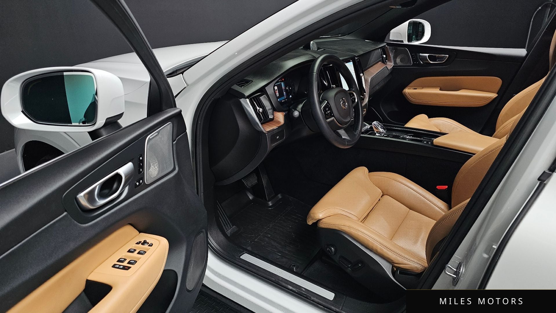 Volvo XC60 2023 — миниатюра 11