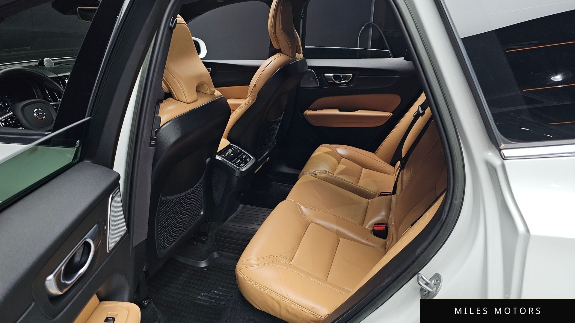 Volvo XC60 2023 — миниатюра 12