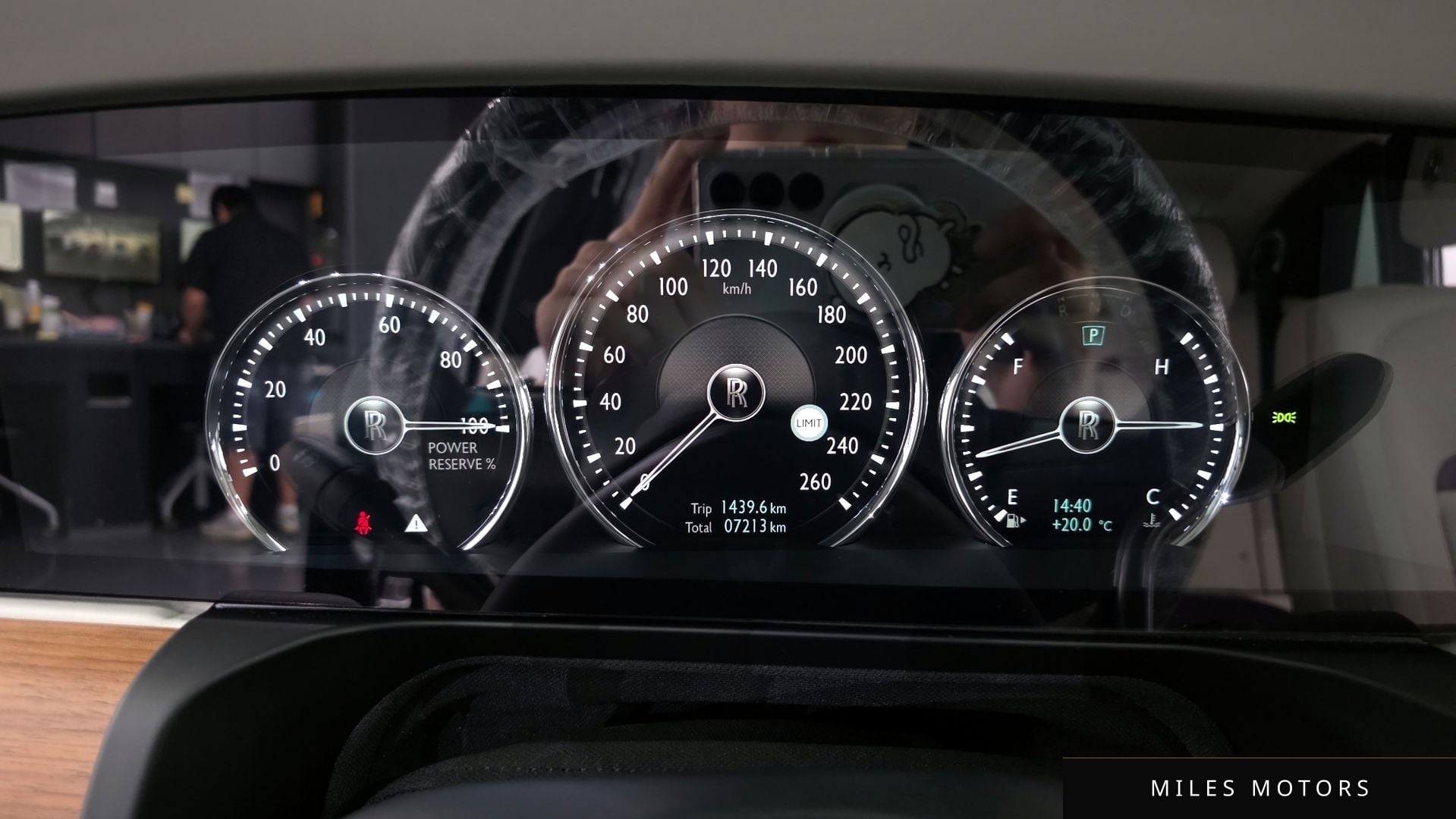 Rolls-Royce 고스트 2023 — миниатюра 8