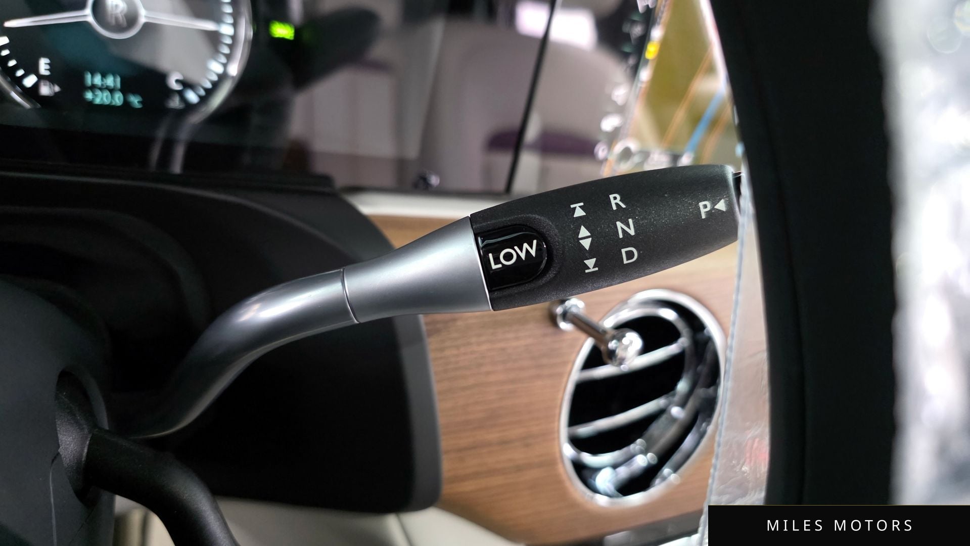 Rolls-Royce 고스트 2023 — миниатюра 9