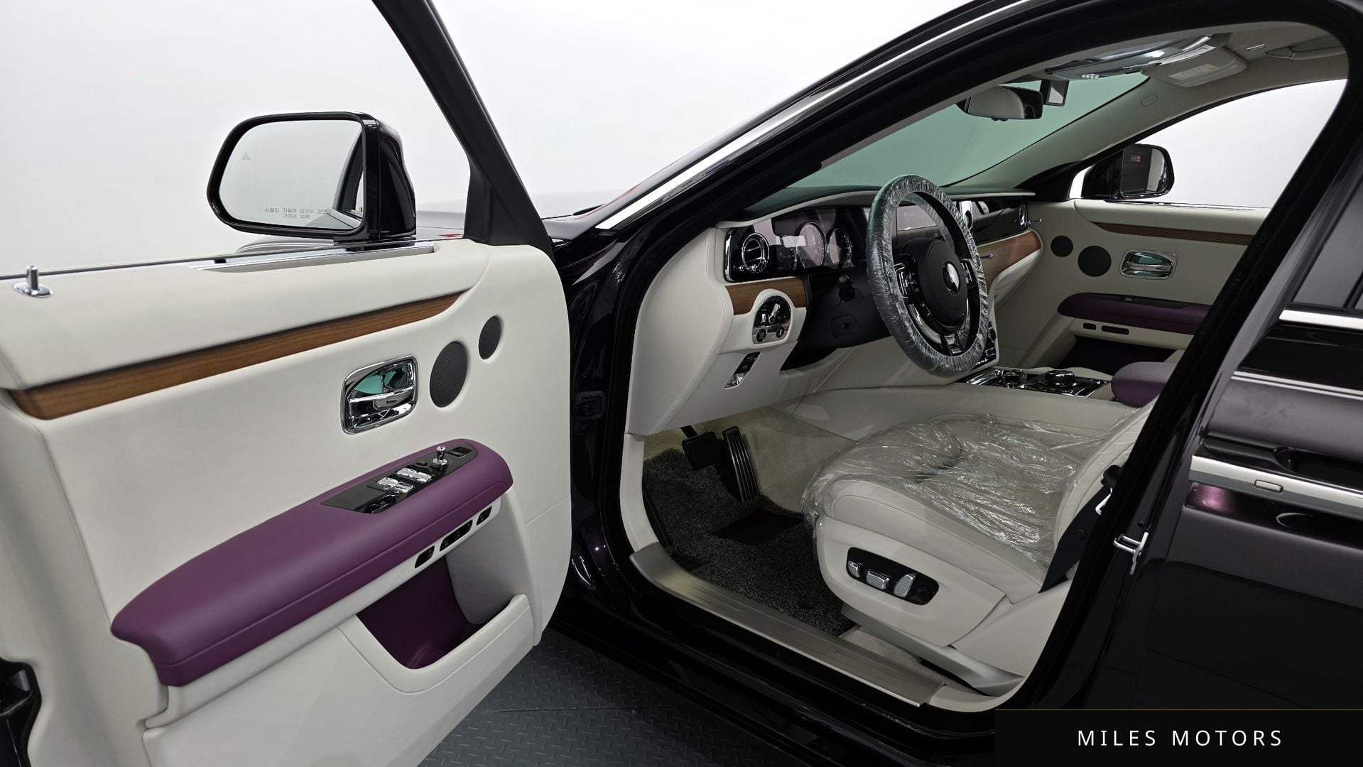 Rolls-Royce 고스트 2023 — миниатюра 10