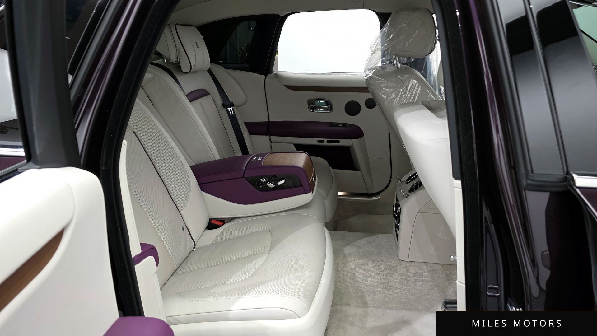 Rolls-Royce 고스트 2023 — миниатюра 12