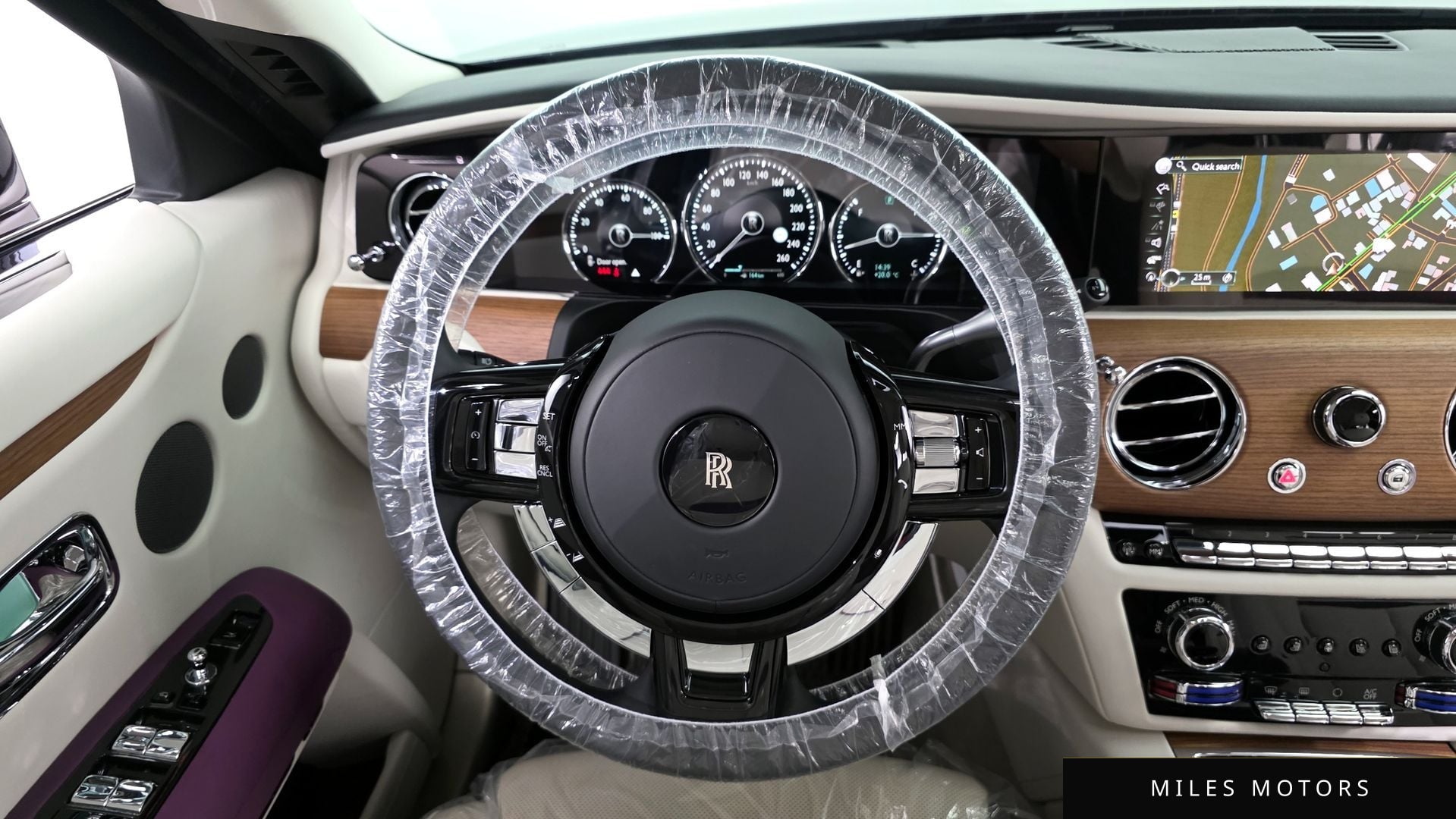 Rolls-Royce 고스트 2023 — миниатюра 13