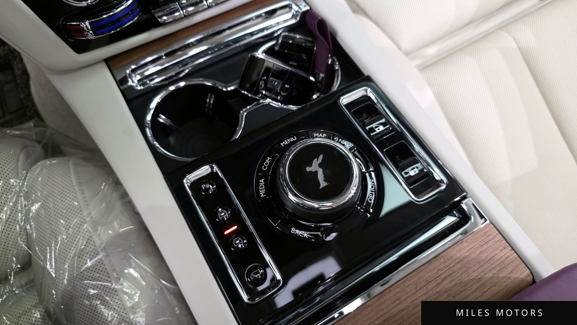 Rolls-Royce 고스트 2023 — миниатюра 17