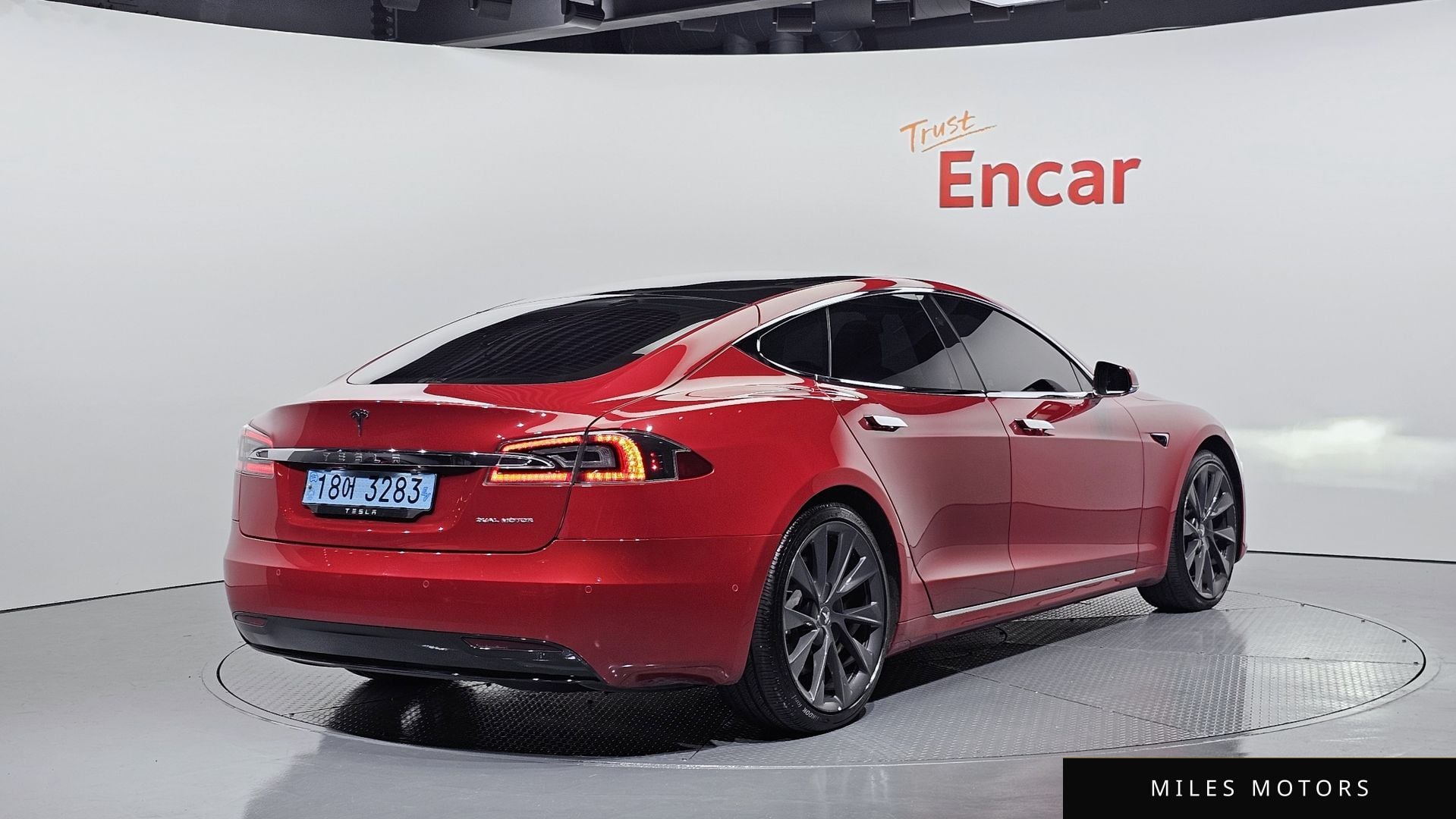 Tesla Model S 2020 — миниатюра 2
