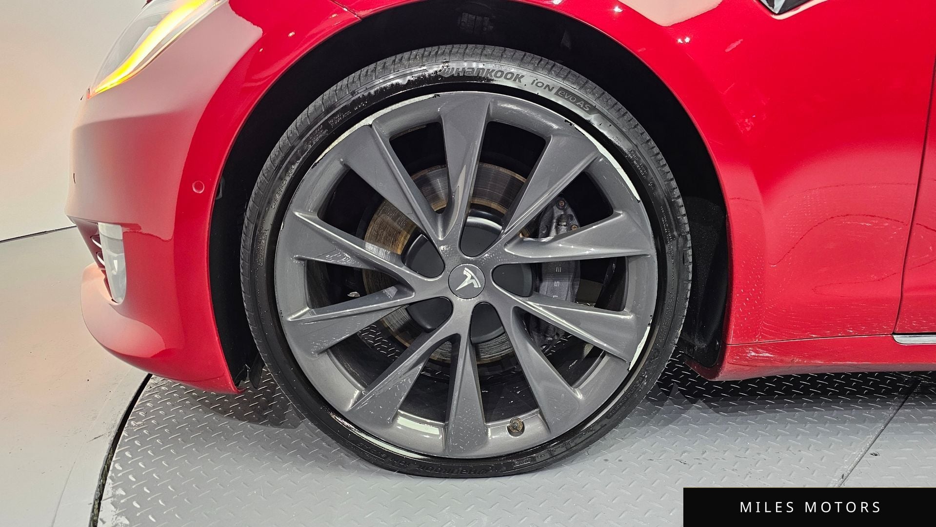 Tesla Model S 2020 — миниатюра 5