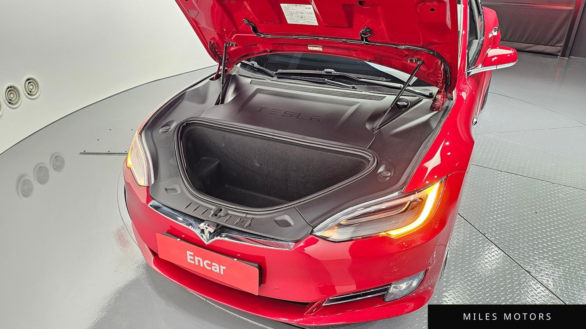 Tesla Model S 2020 — миниатюра 6
