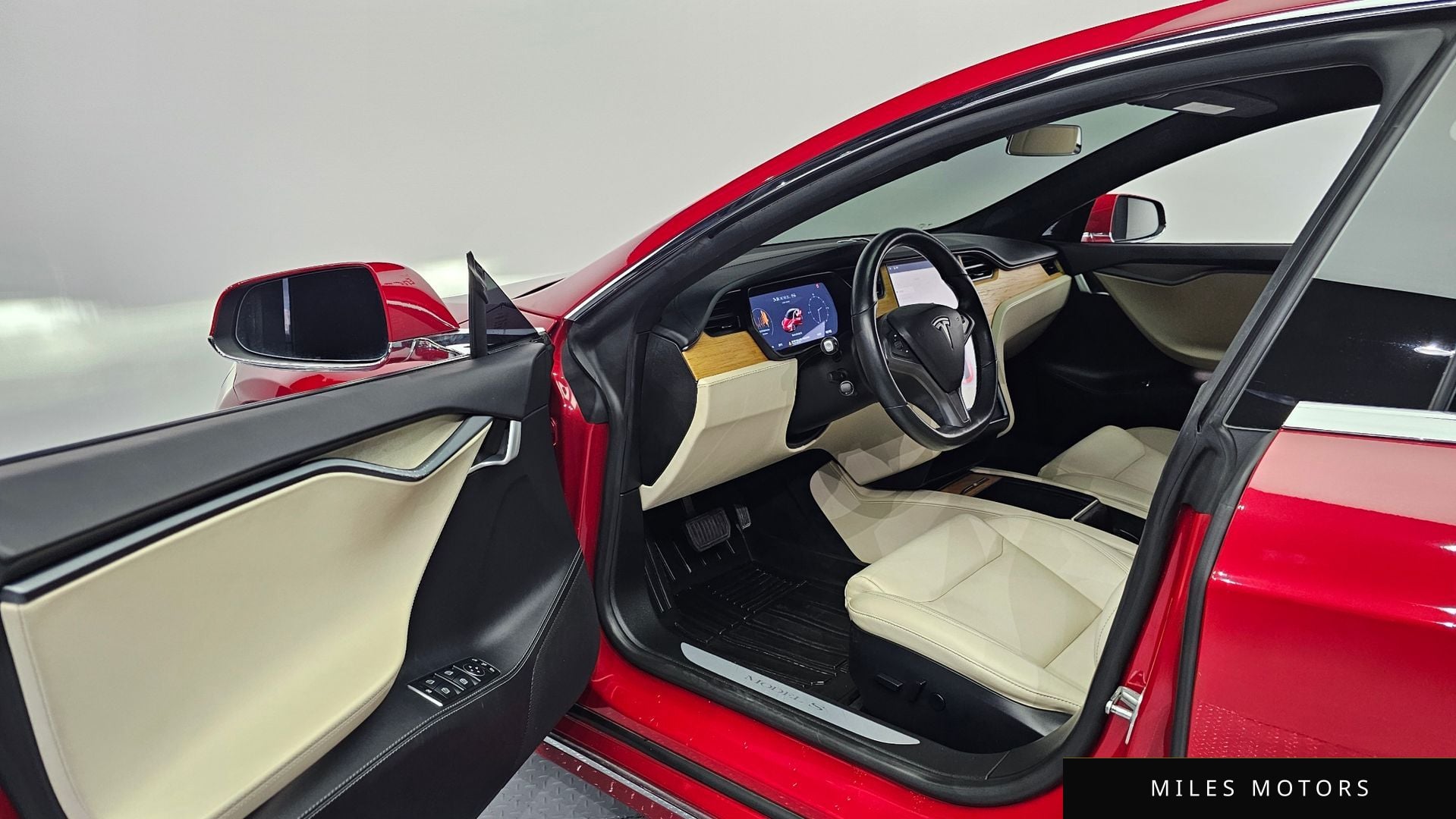 Tesla Model S 2020 — миниатюра 10