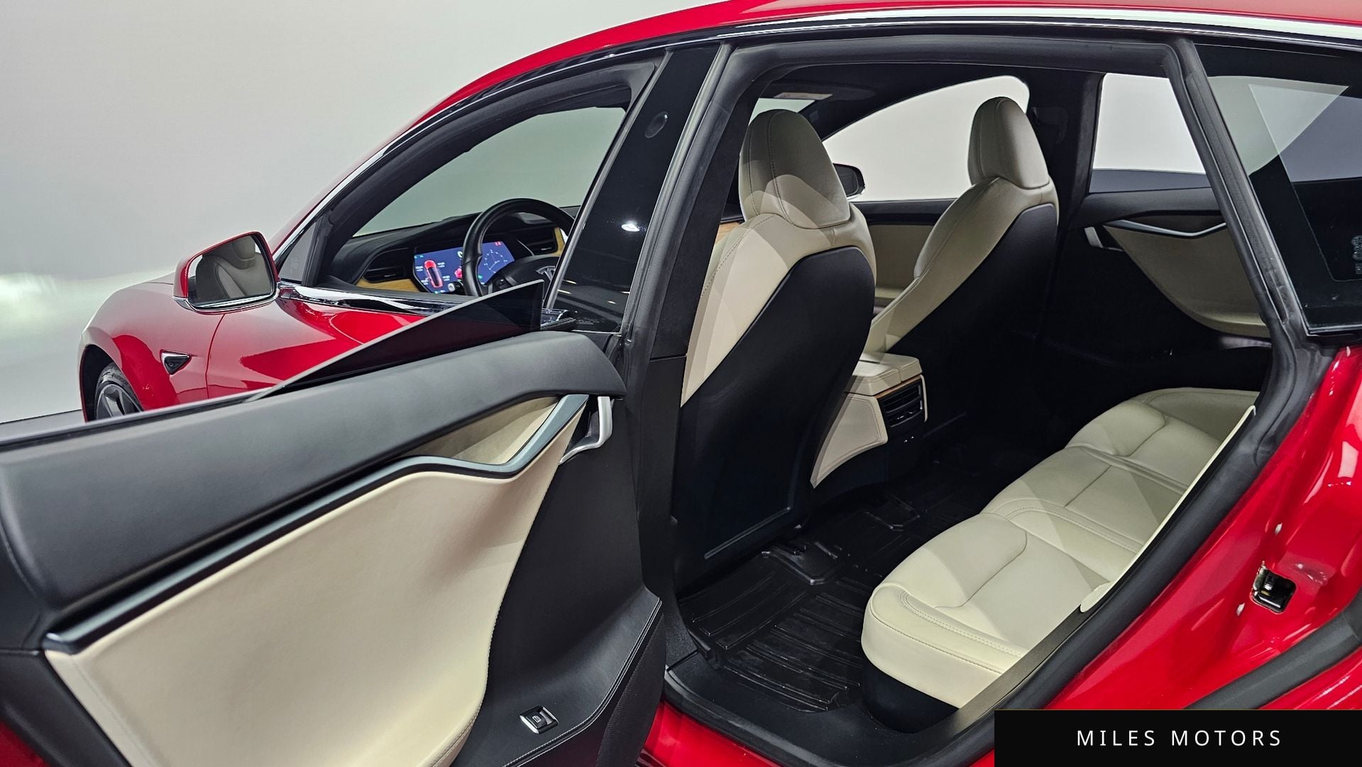 Tesla Model S 2020 — миниатюра 11