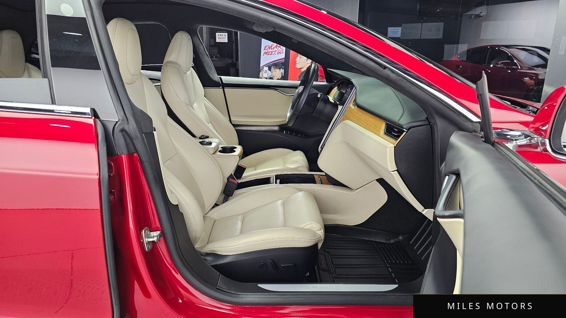 Tesla Model S 2020 — миниатюра 12