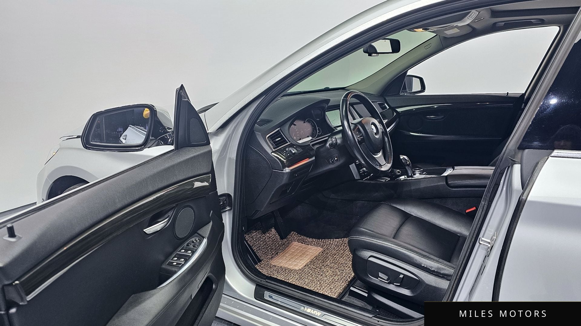 BMW 5 Series GT (F07) 2014 — миниатюра 11