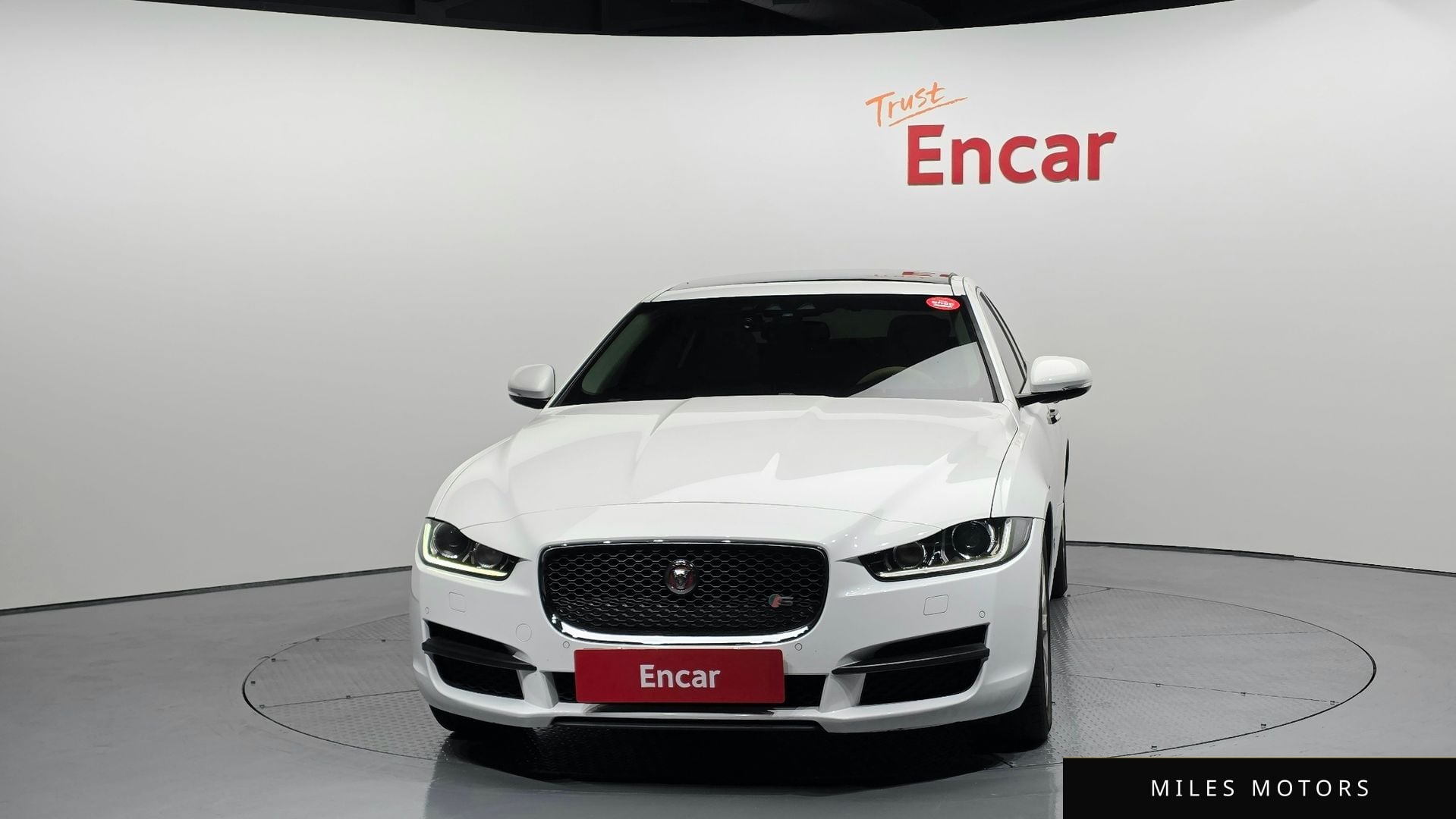 Jaguar XE 2016 — миниатюра 3