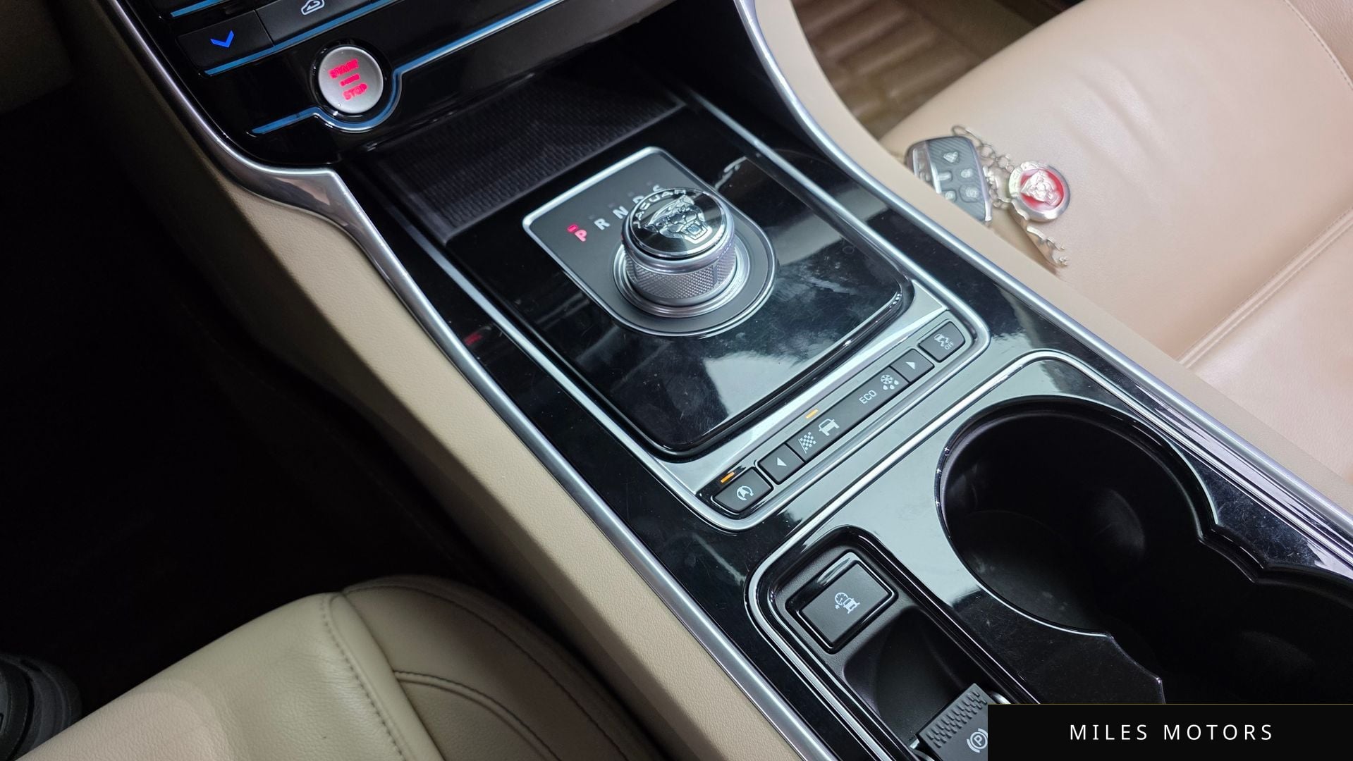 Jaguar XE 2016 — миниатюра 9
