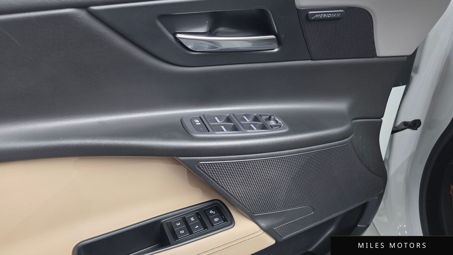 Jaguar XE 2016 — миниатюра 12
