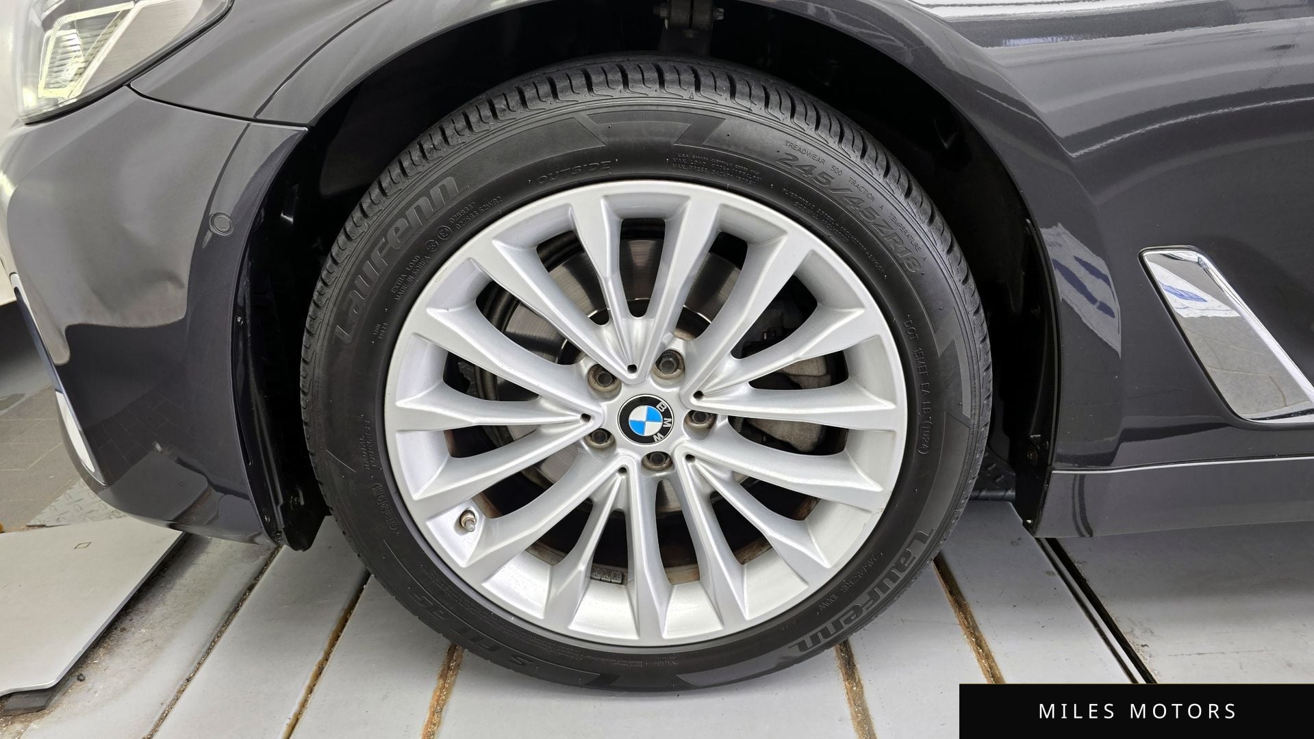 BMW 5 Series (G30) 2021 — миниатюра 5