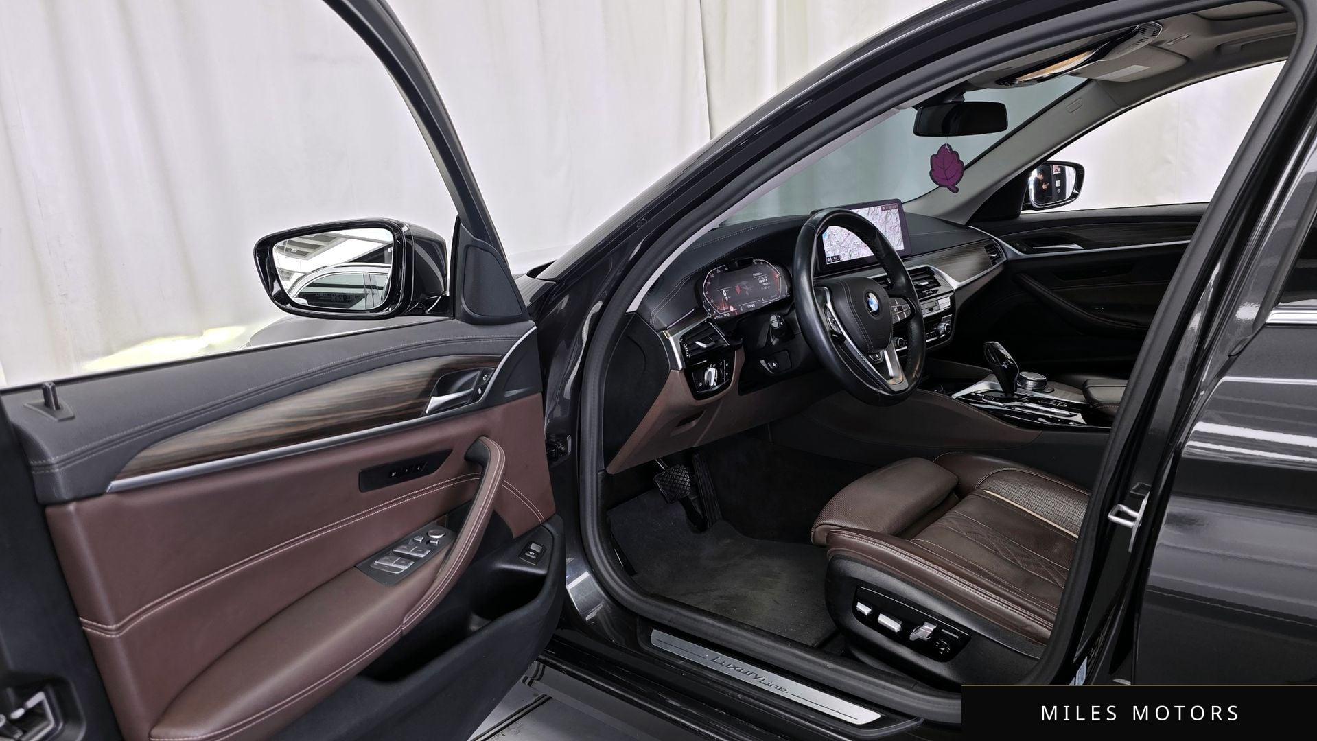 BMW 5 Series (G30) 2021 — миниатюра 10