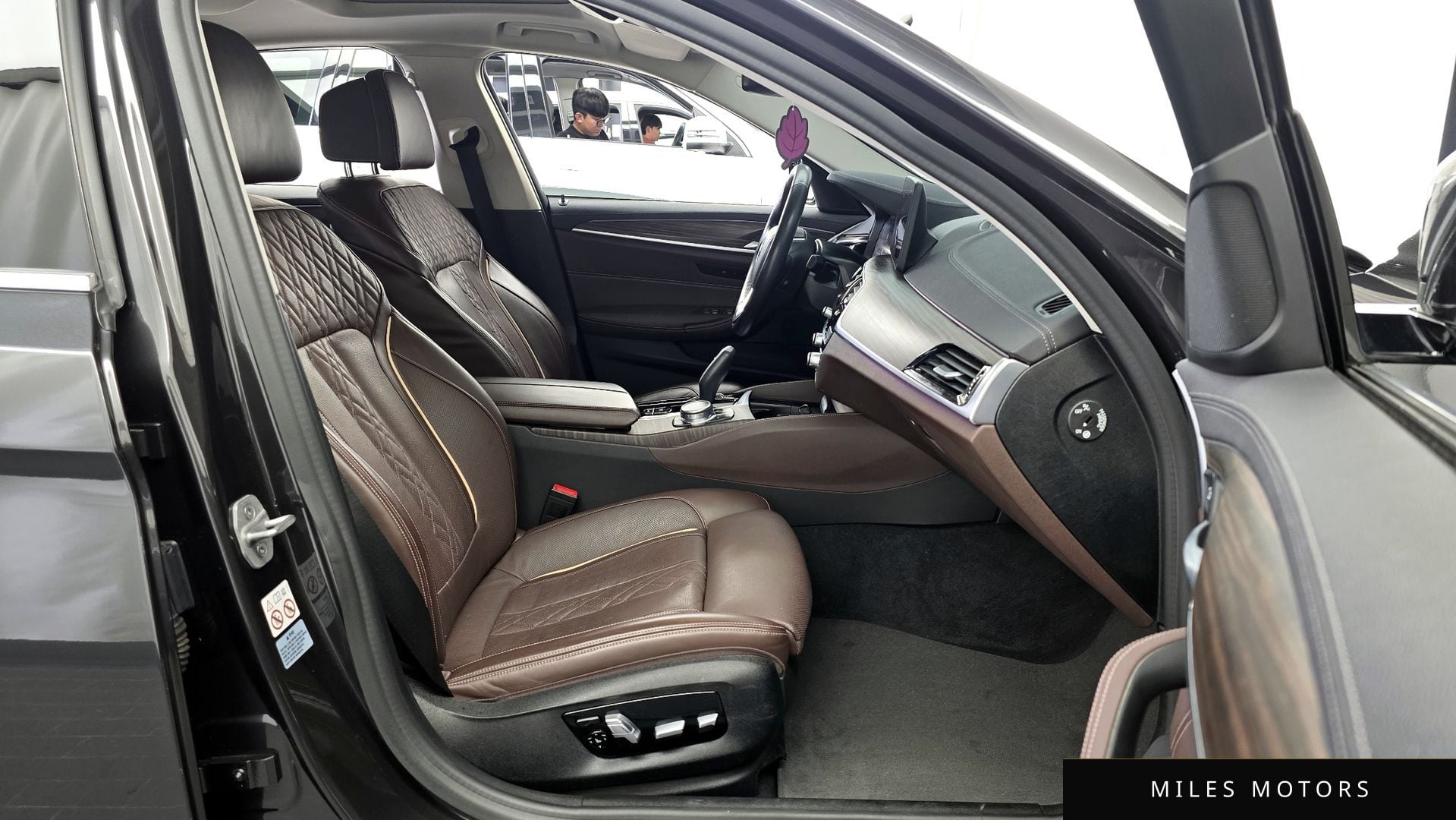 BMW 5 Series (G30) 2021 — миниатюра 11
