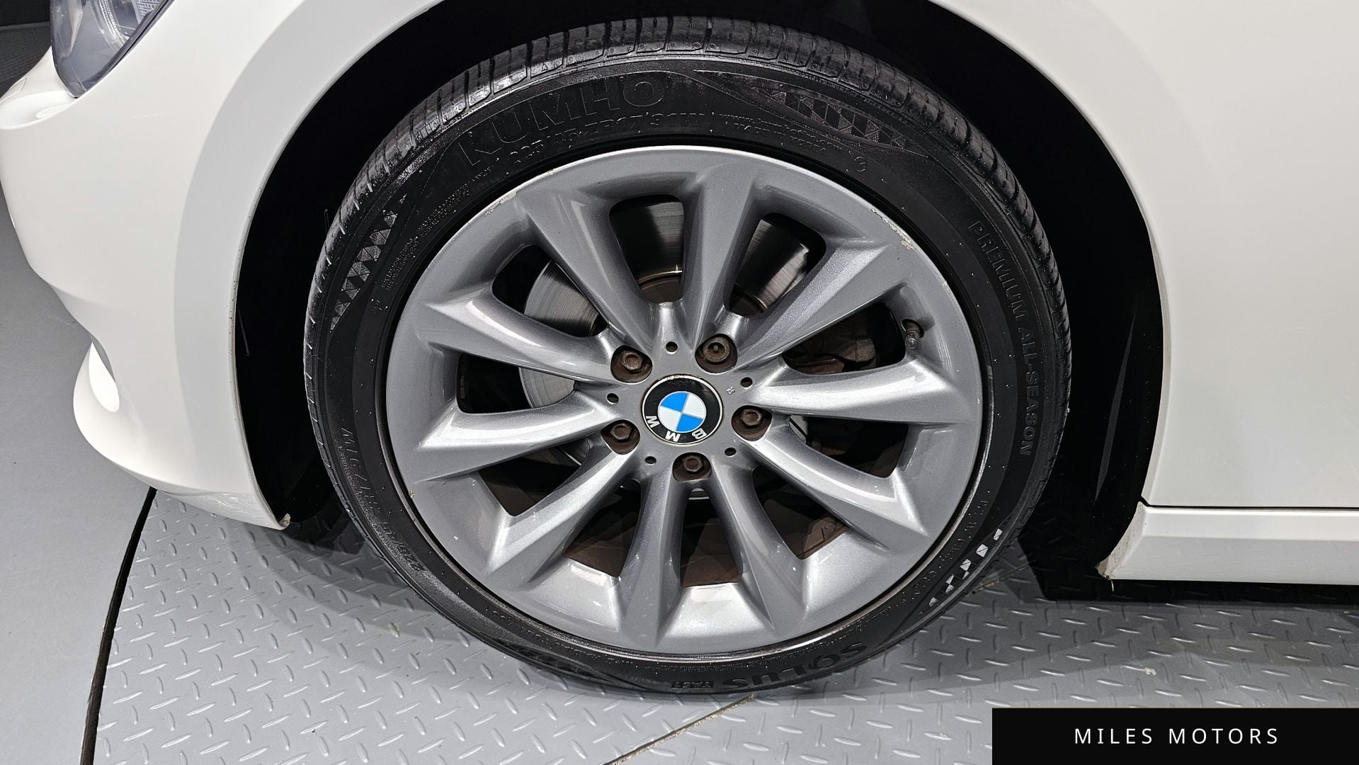 BMW 3 Series (E90) 2011 — миниатюра 5