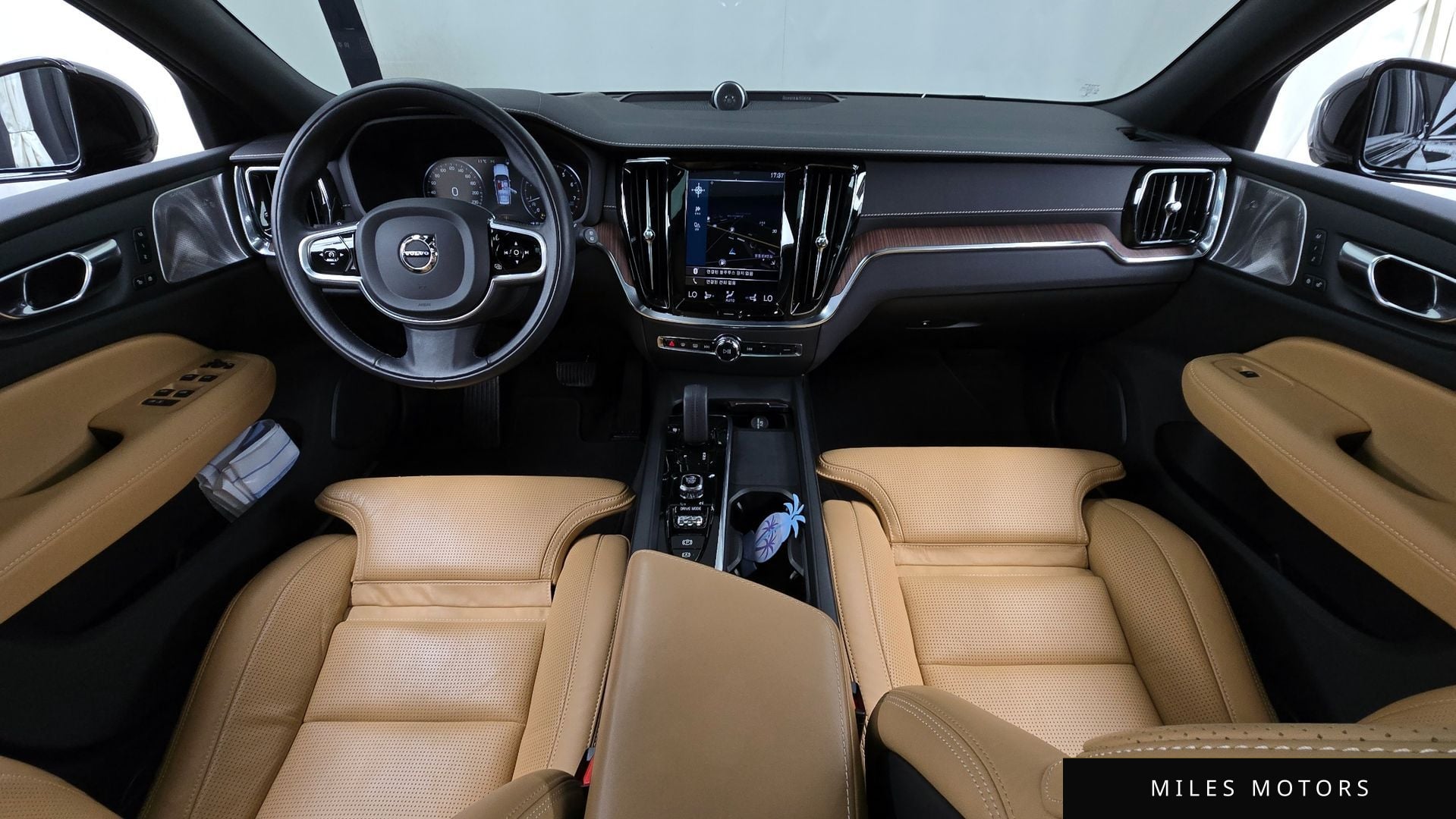 Volvo V60 2021 — миниатюра 7