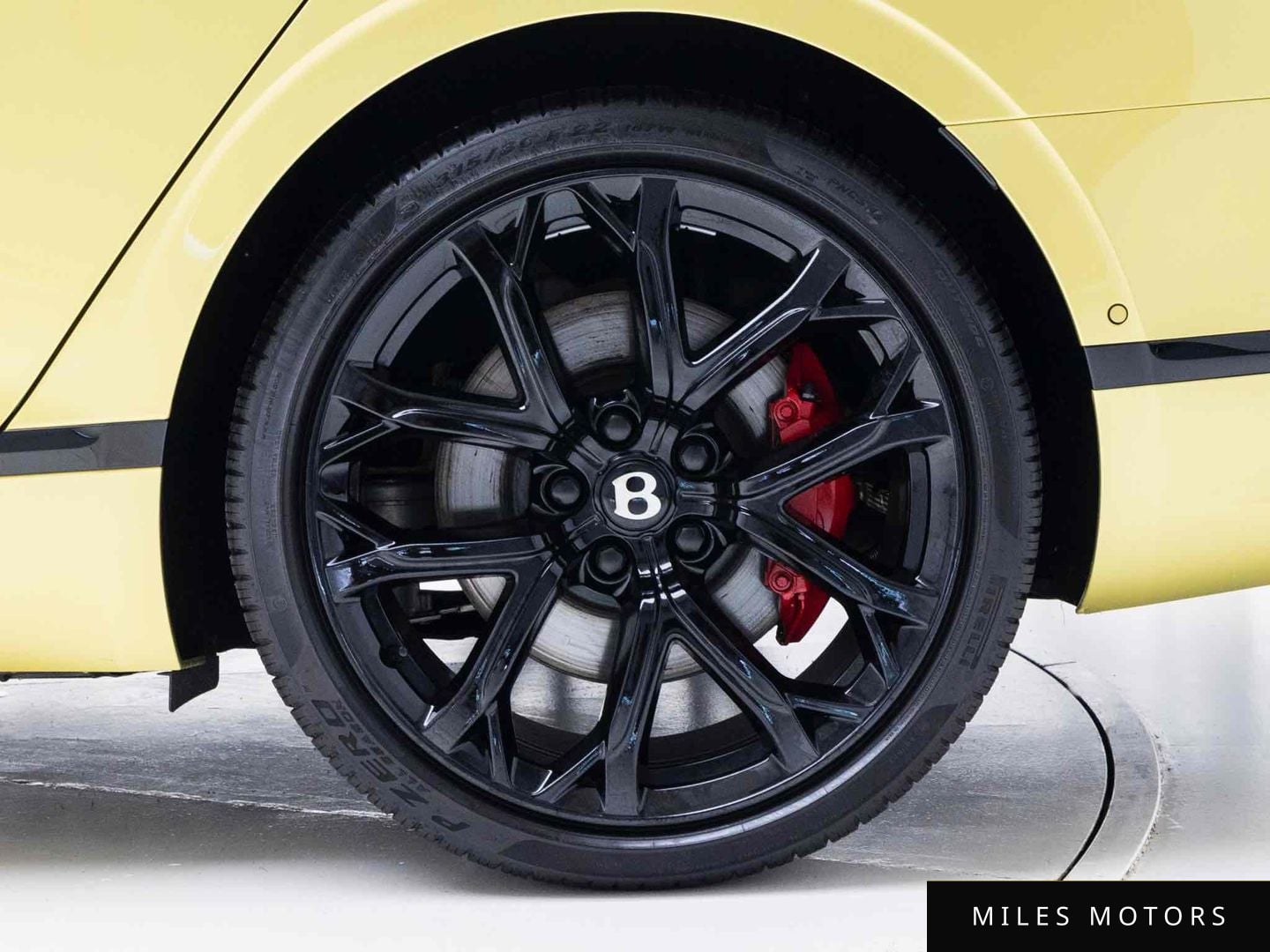 Bentley Flying Spur 2024 — миниатюра 5