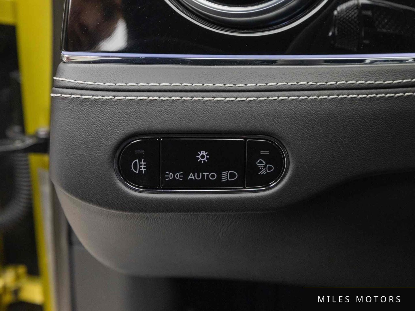 Bentley Flying Spur 2024 — миниатюра 12