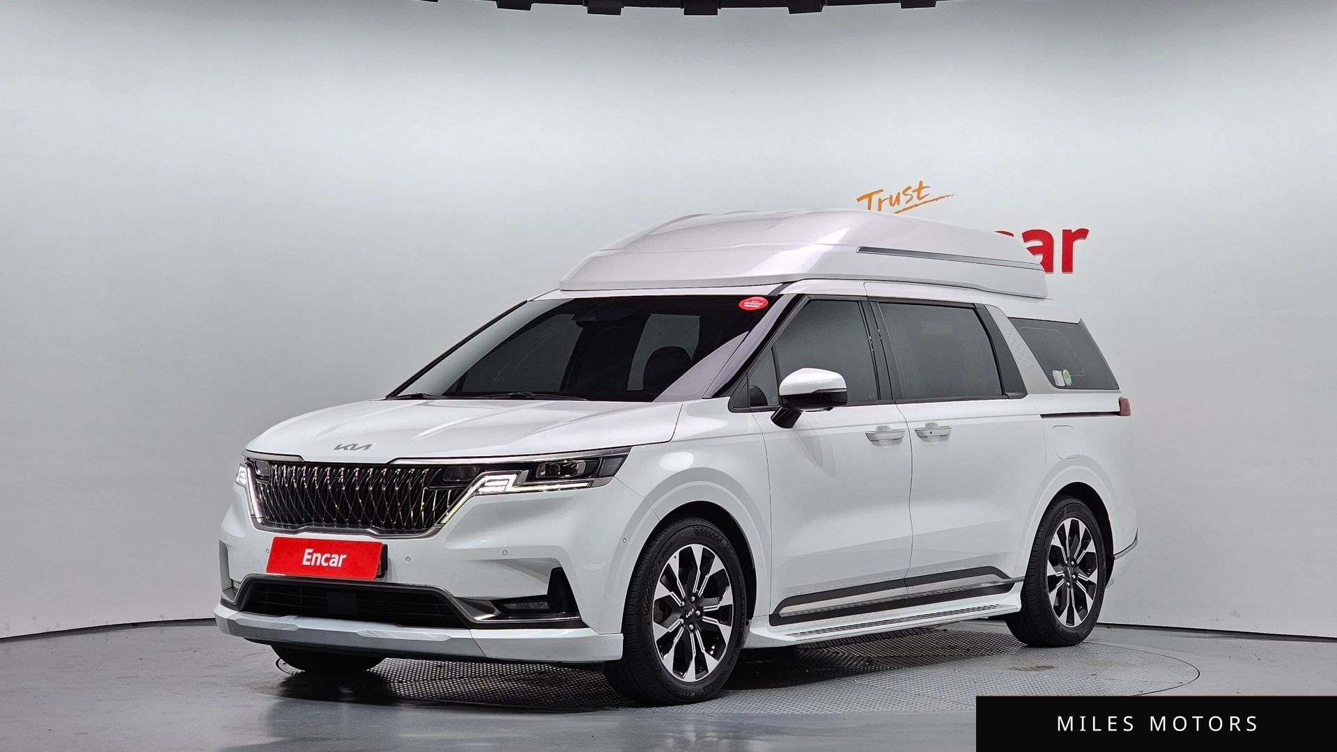 Kia Carnival 2023 — фото 1 из 12