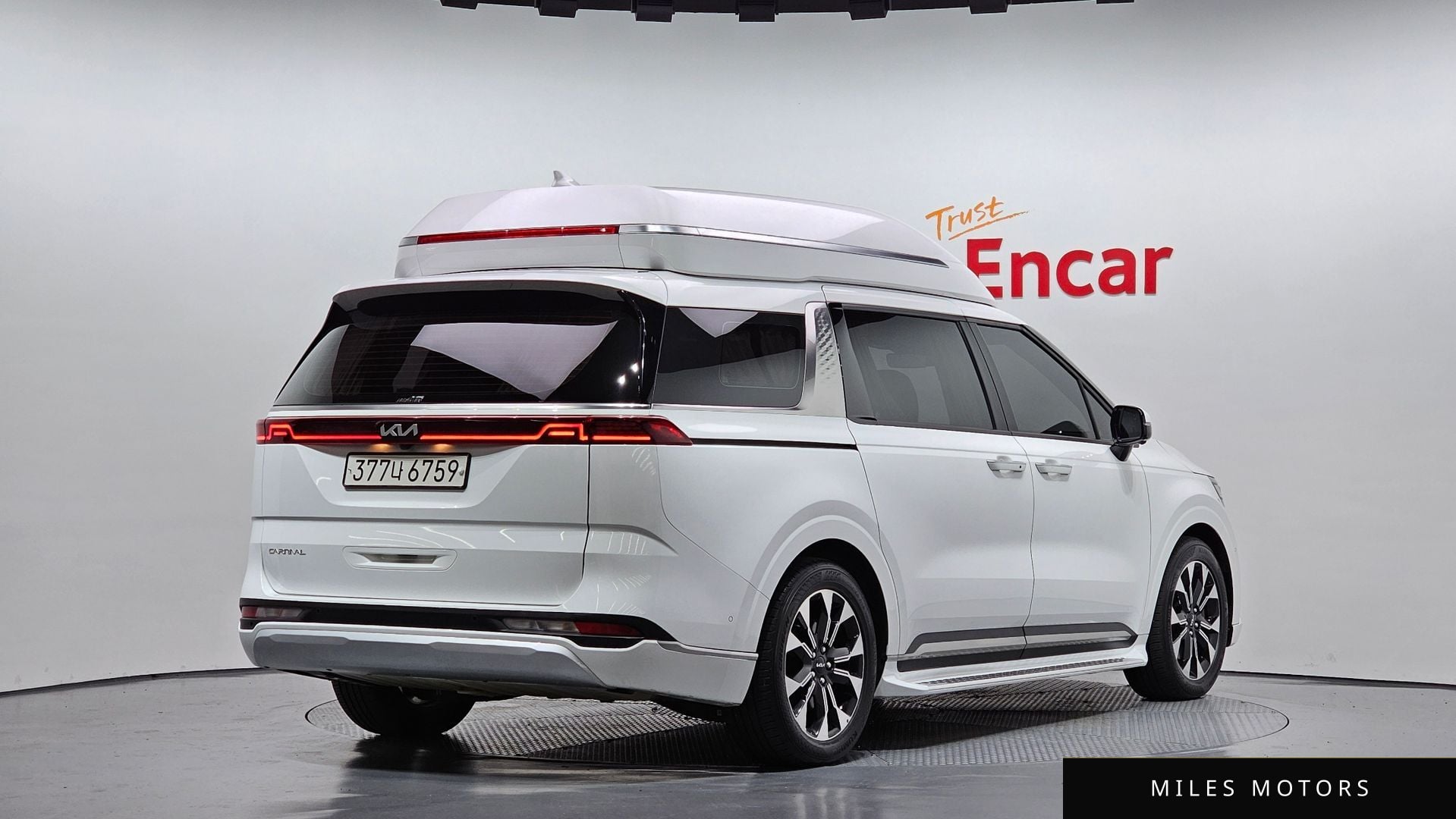 Kia Carnival 2023 — миниатюра 2