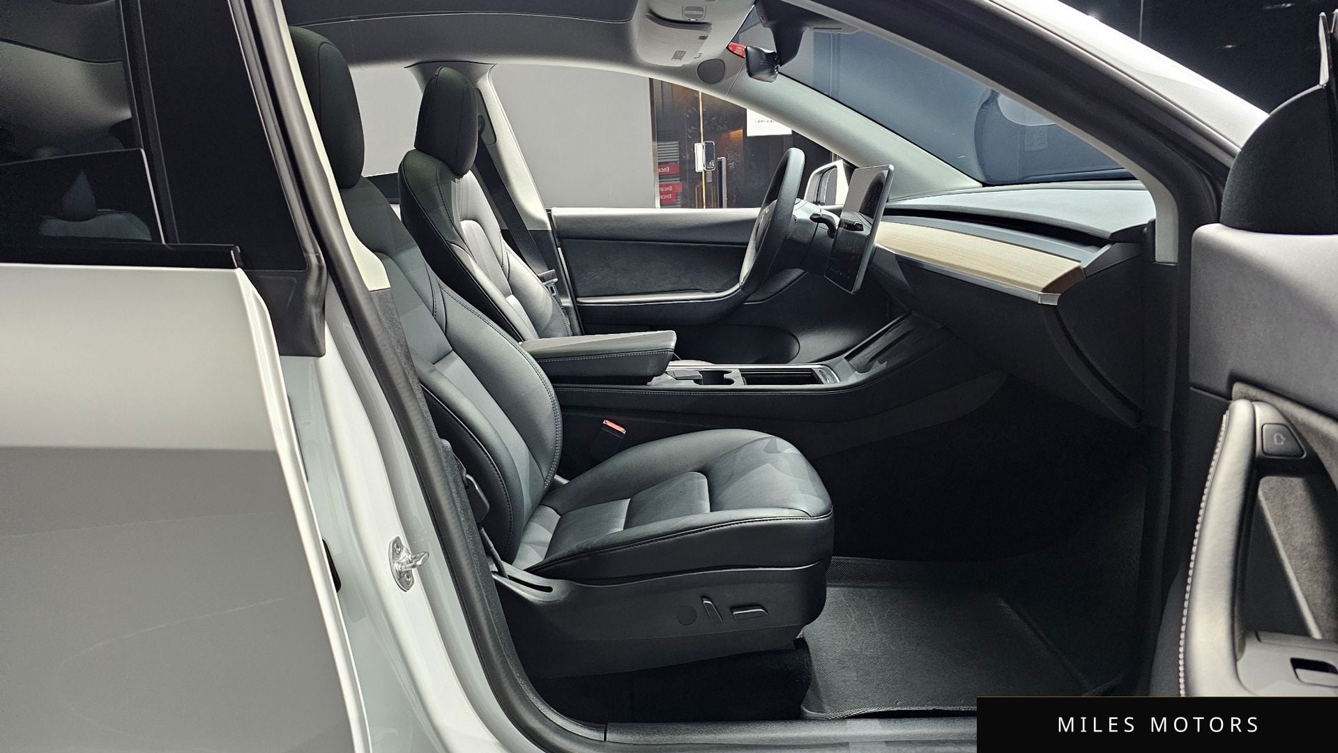 Tesla 모델 Y 2022 — миниатюра 10