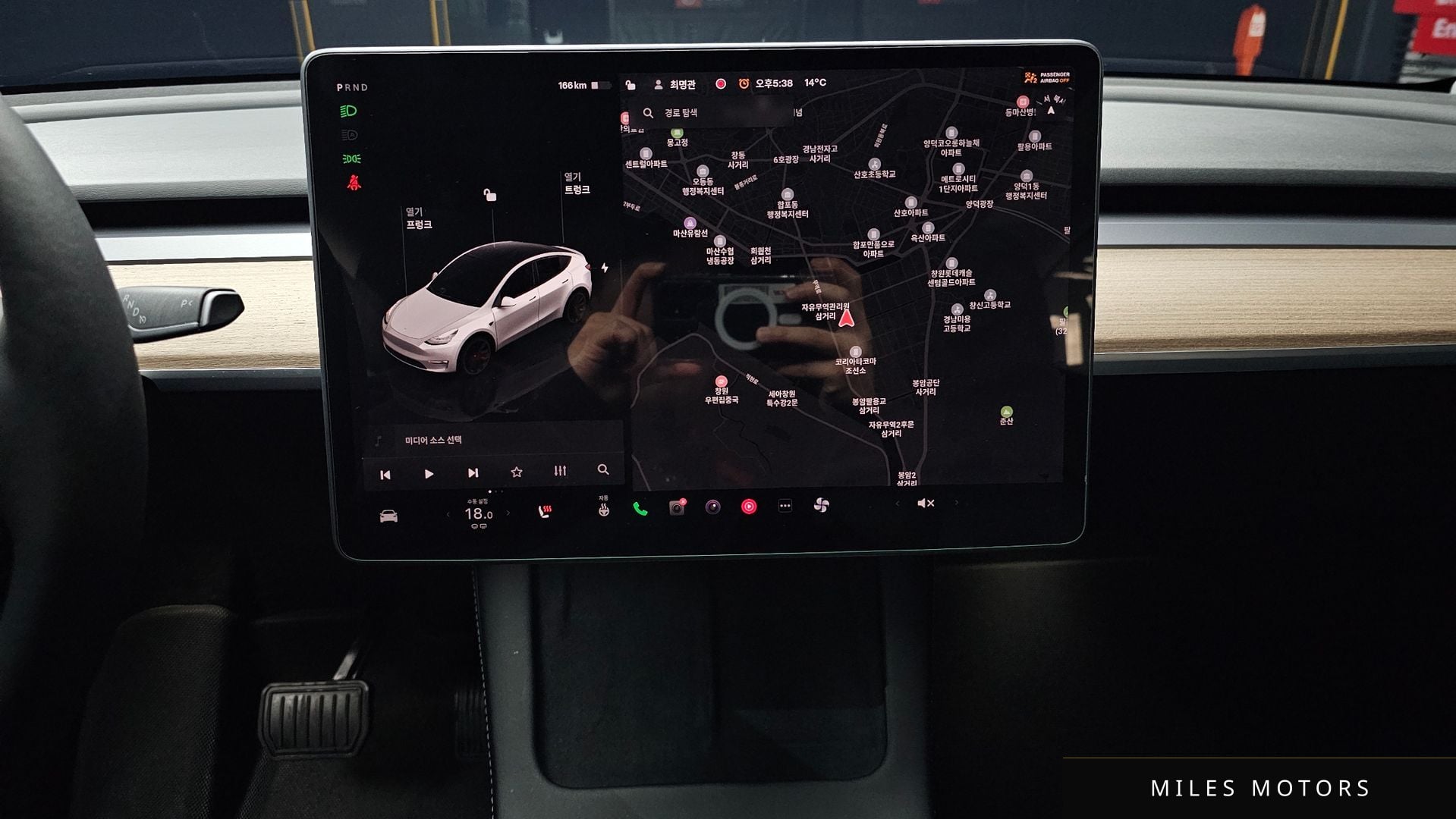 Tesla 모델 Y 2022 — миниатюра 14