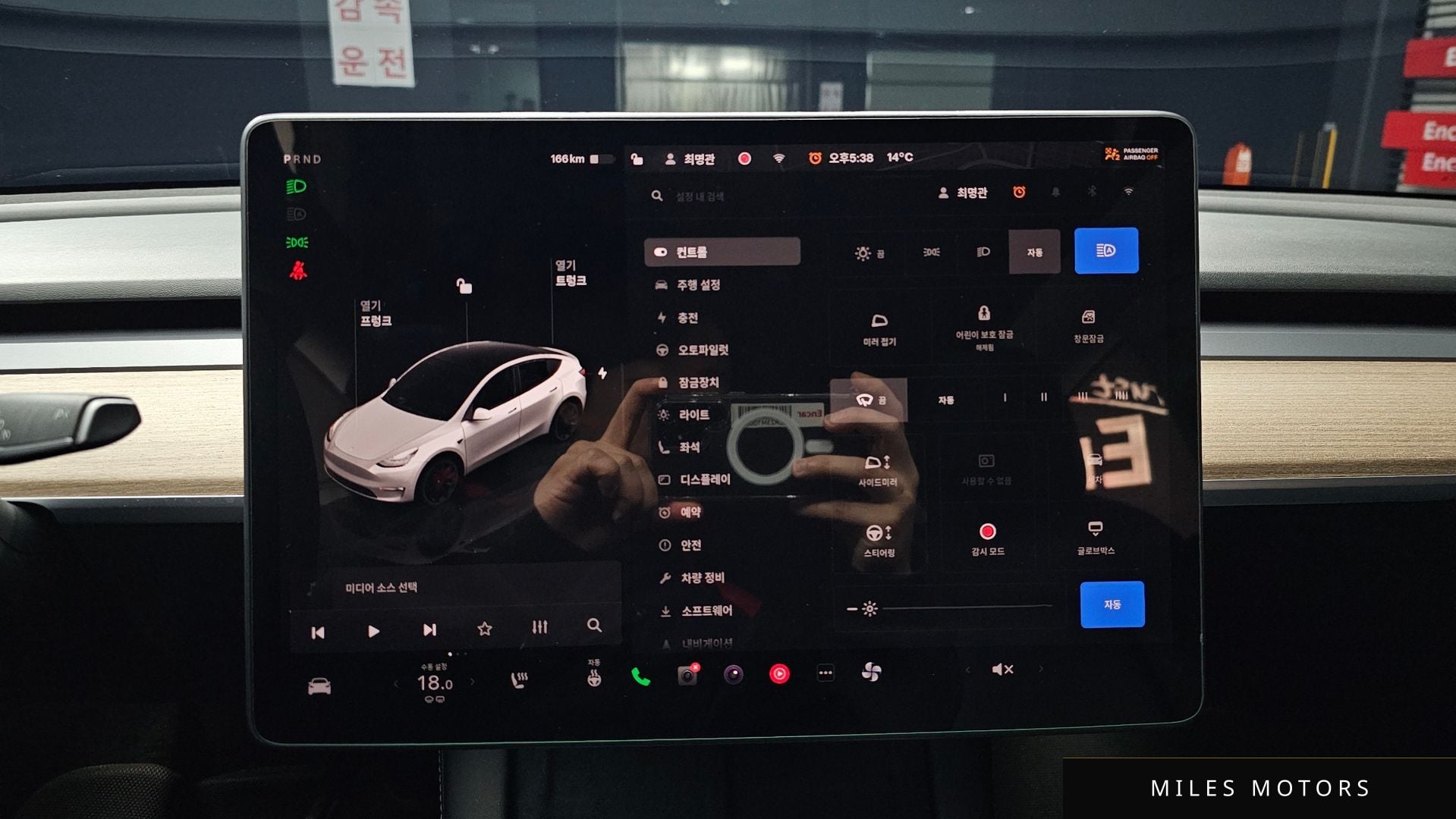Tesla 모델 Y 2022 — миниатюра 17